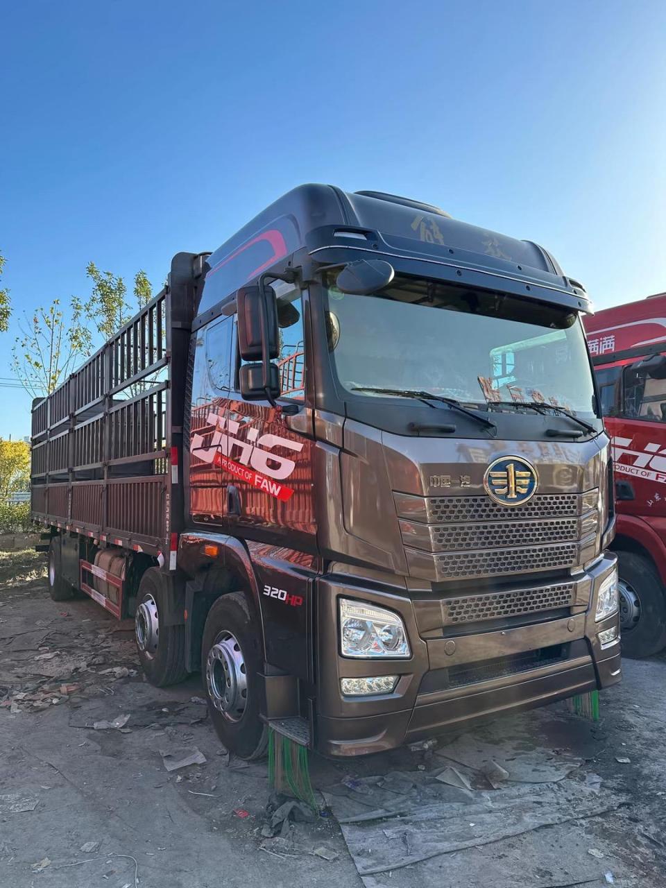 解放jh6,320马力,锡柴动力,后四9米6高栏,四路监控,驻车空调,精品车况