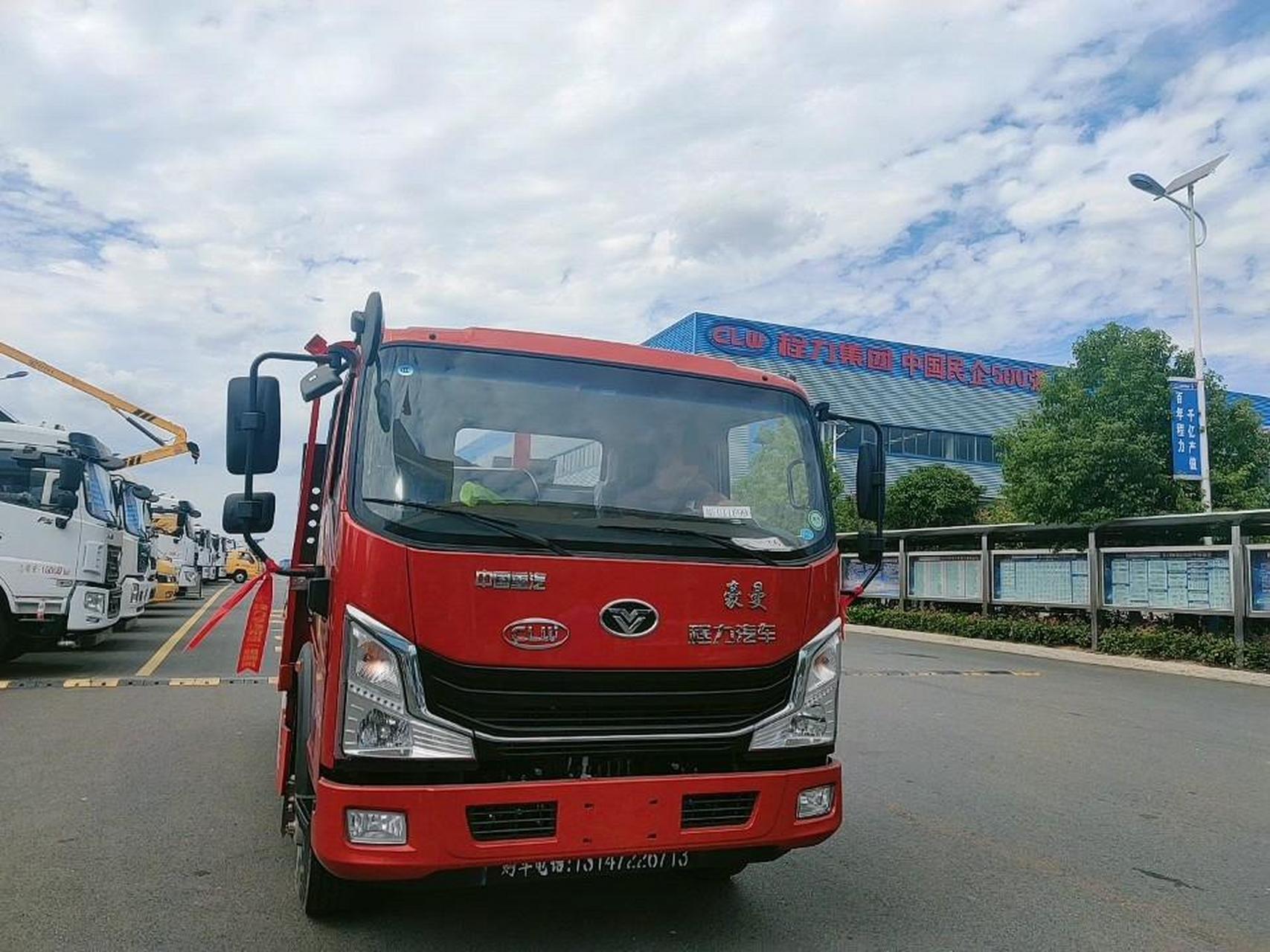 重汽豪曼蓝牌平板运输车 发车 【发动机】云内160马力四气门发动机 2.