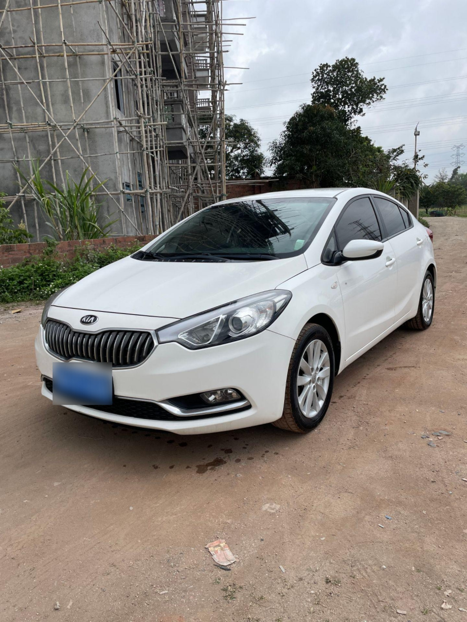 16年起亚k3,一手车,表显10万公里,1.