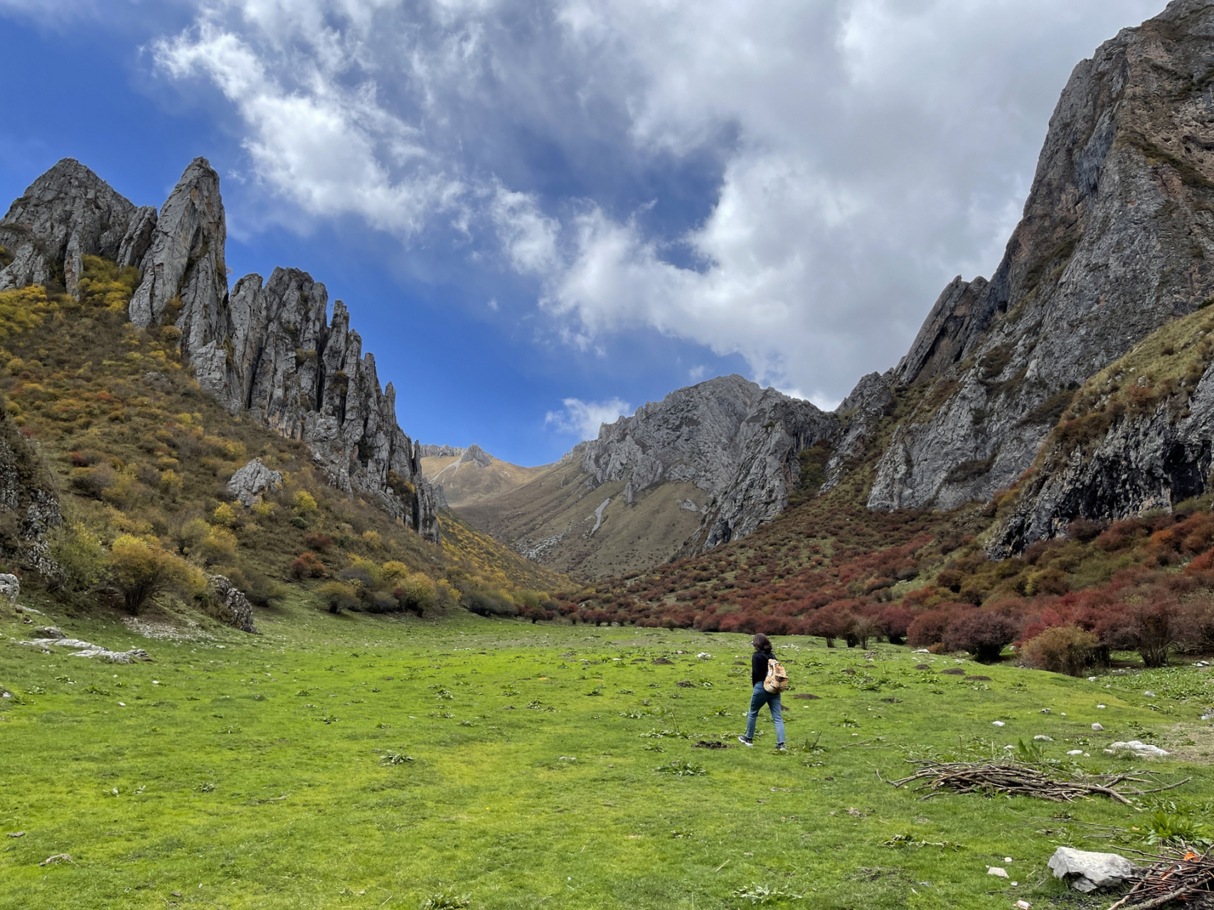 甘南秘境-纳摩大峡谷 纳摩大峡谷位于四川郎木寺后身,郎木寺这个地方