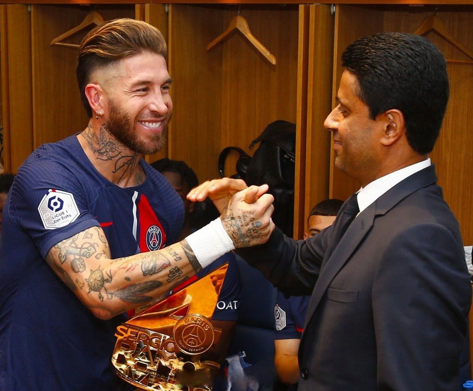 梅西拉莫斯一起告别巴黎##梅西离队后巴黎光速掉粉#   这一段鲁程