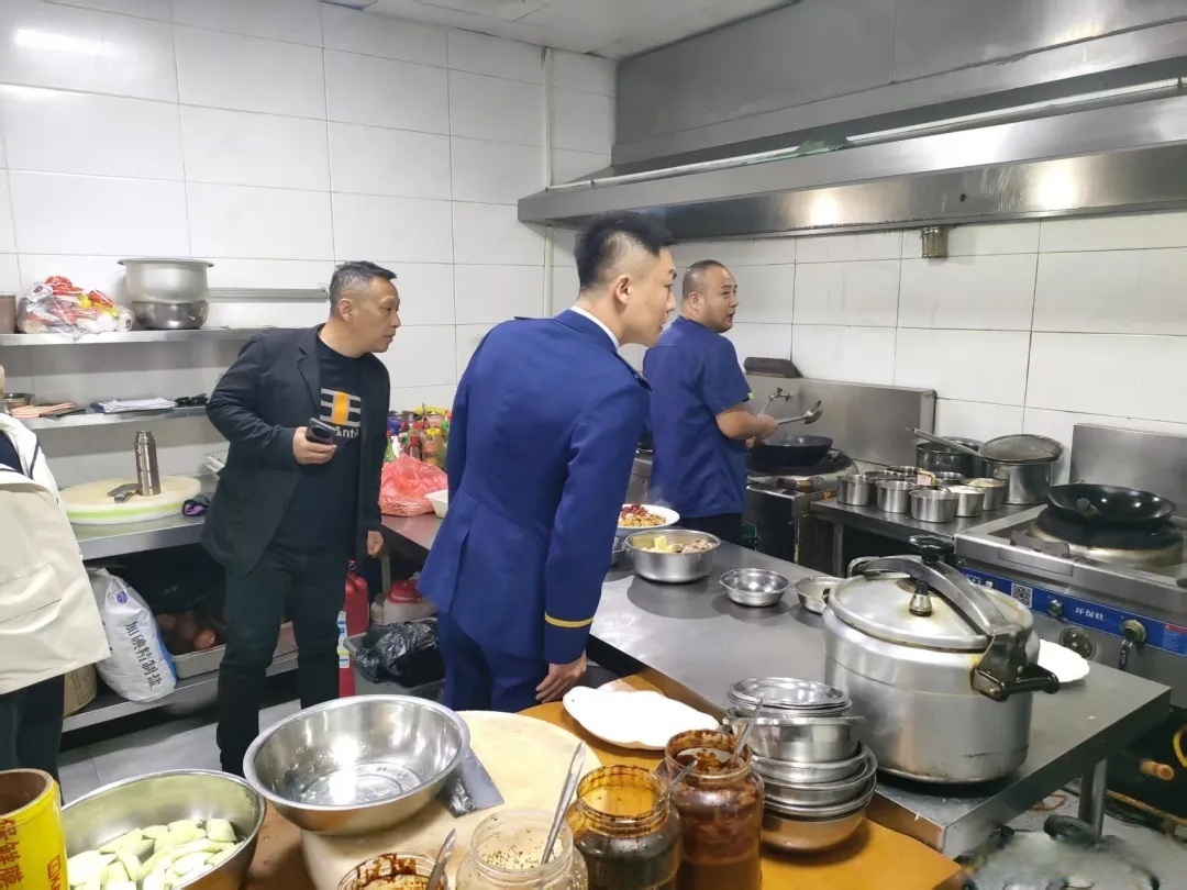 辽宁杠杠滴# 筑牢安全防线 护航文旅发展 近日,区委常委,副区长刘强