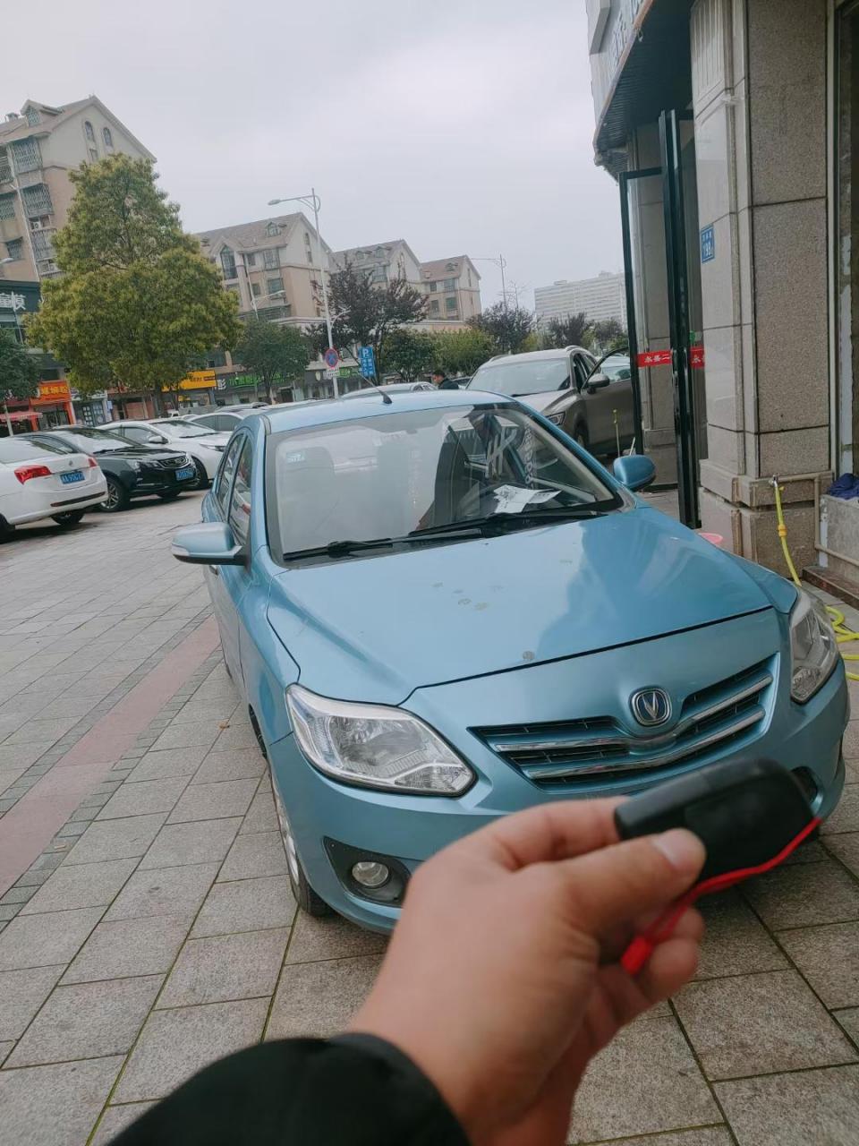 13年长安悦翔v3 ,保险刚买一整年要的速度.
