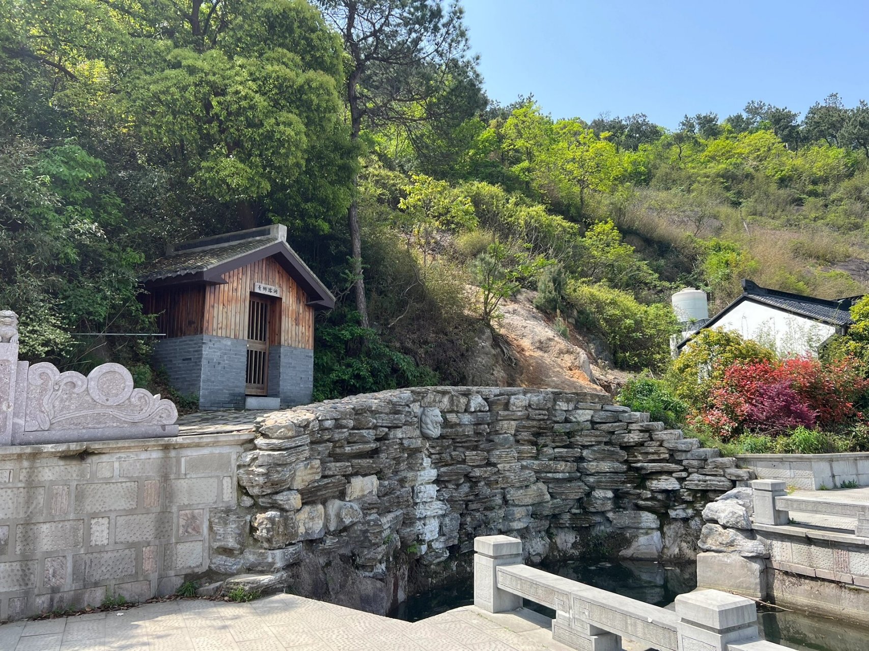 绍兴马鞍驼峰山 绍兴滨海第一高峰,海拔225米,爬起来走走停停大概50