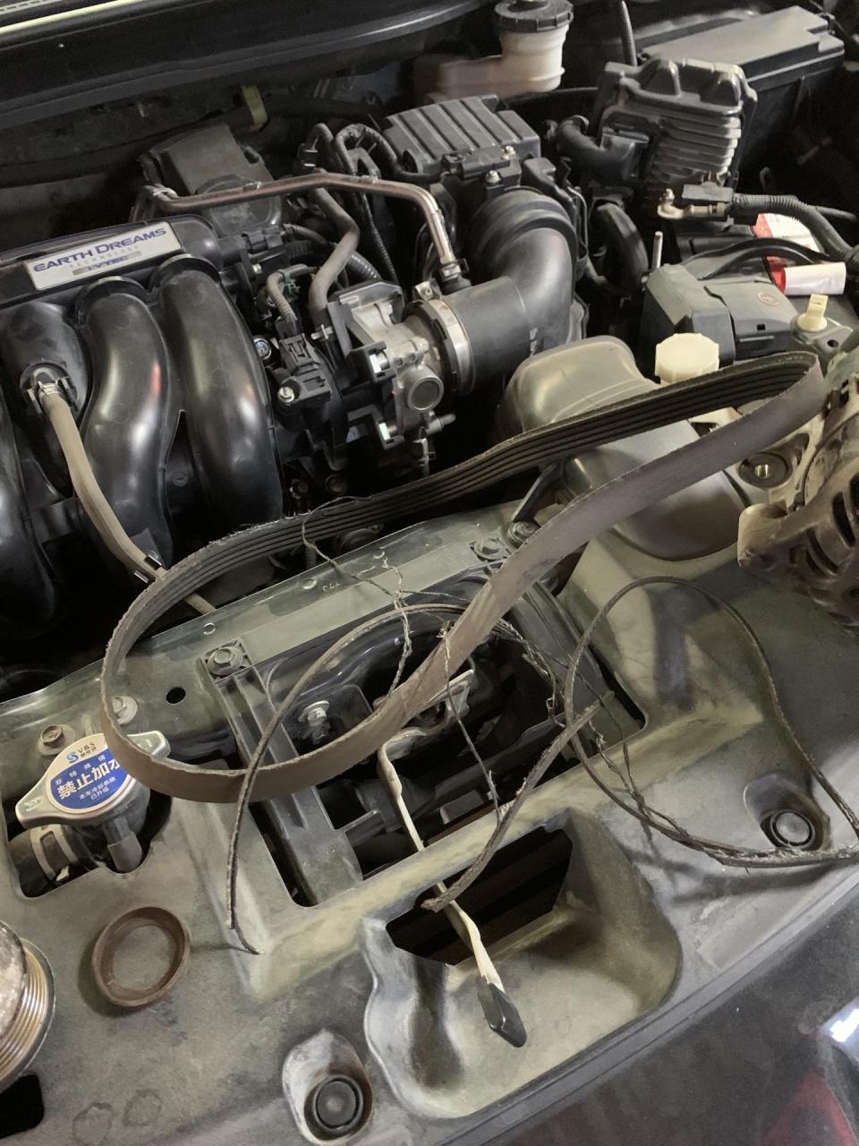 本田缤智更换发电机,皮带!