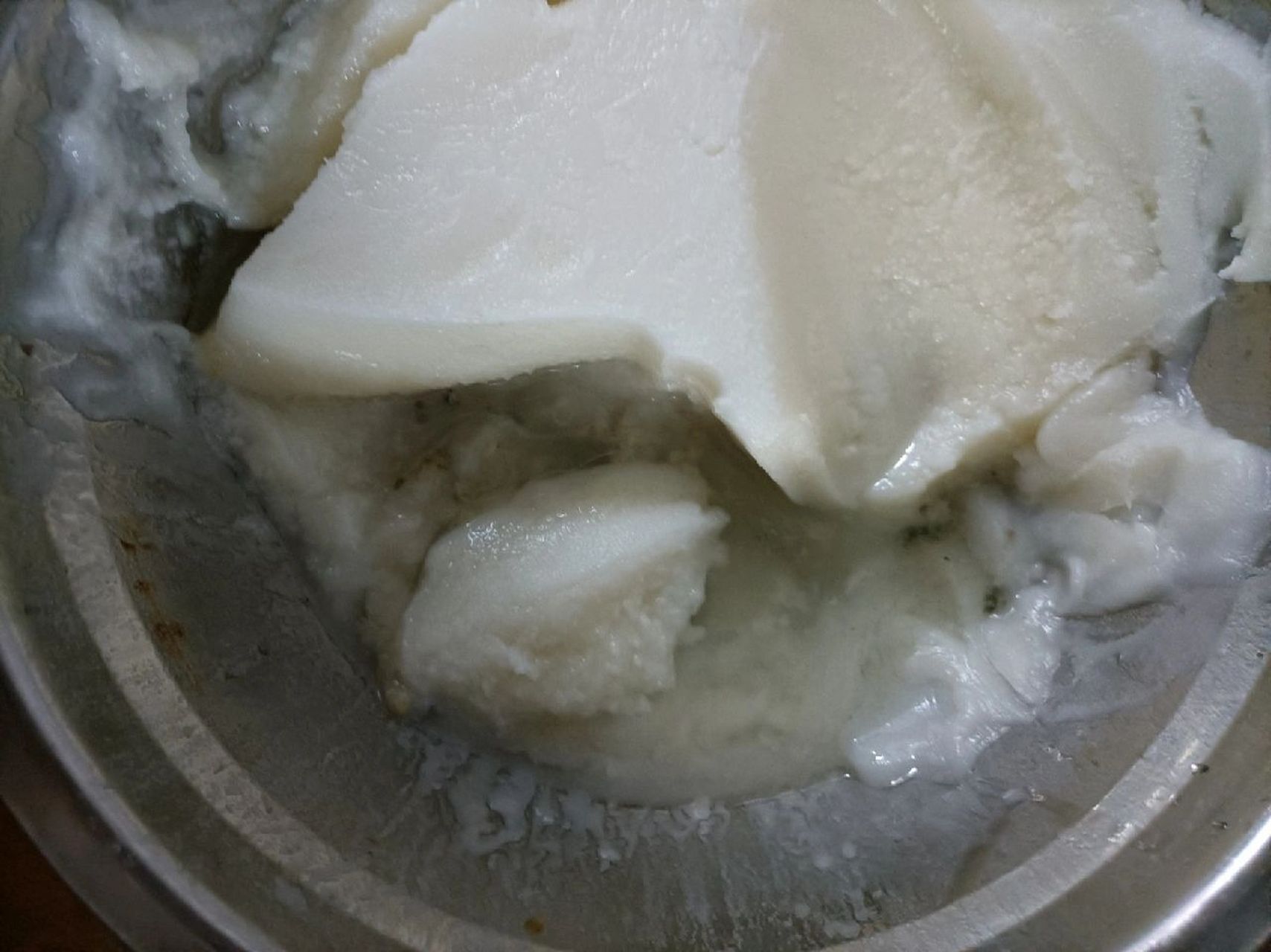 没有放在冰箱里,我知道猪油要放冰箱里.