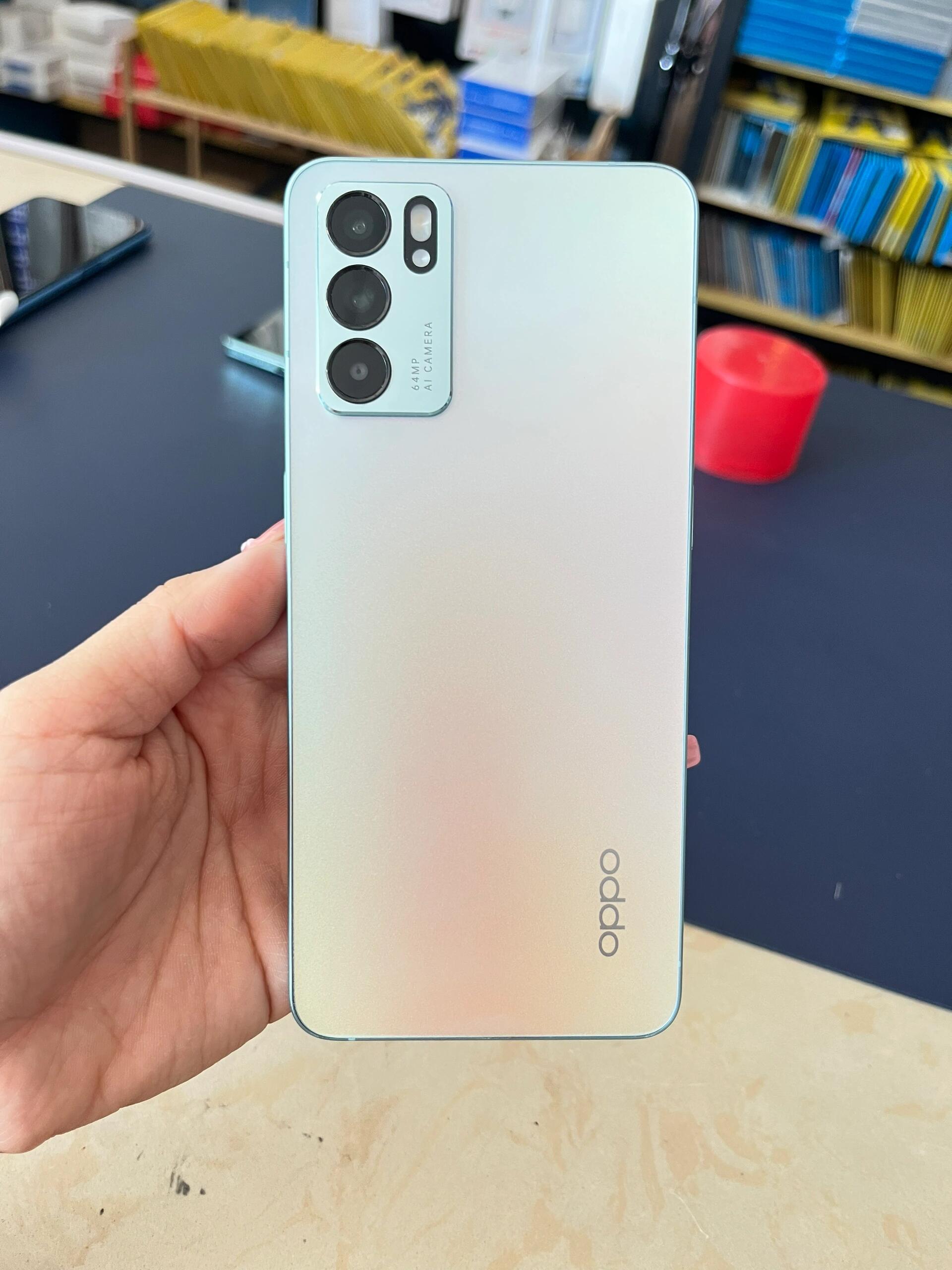 OPPO Reno6 5G像素图片