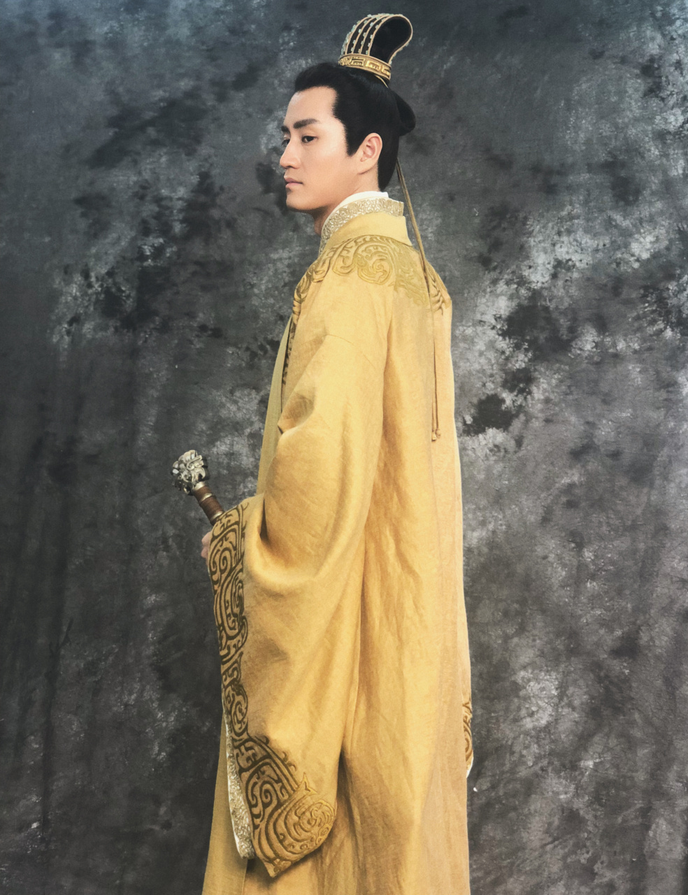 #杨玏##封神第一部票房破亿# 伯邑考定妆花絮!公子如玉,世上无双,为父