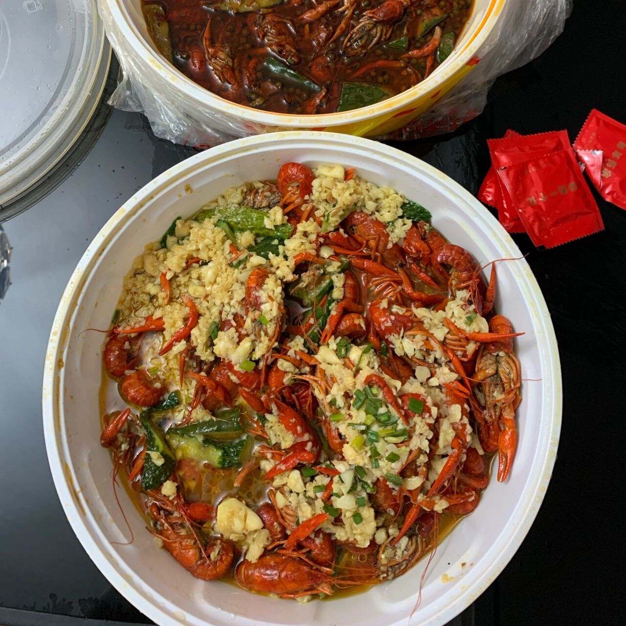 突然就02小龙虾过敏了 今年的第一顿小龙虾,吃完身上开始痒,起皮疹.