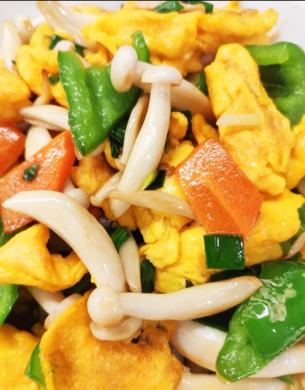 比肉还好吃嘞70157015 今天咱们来一个以菌类为主菜的炒菜吧