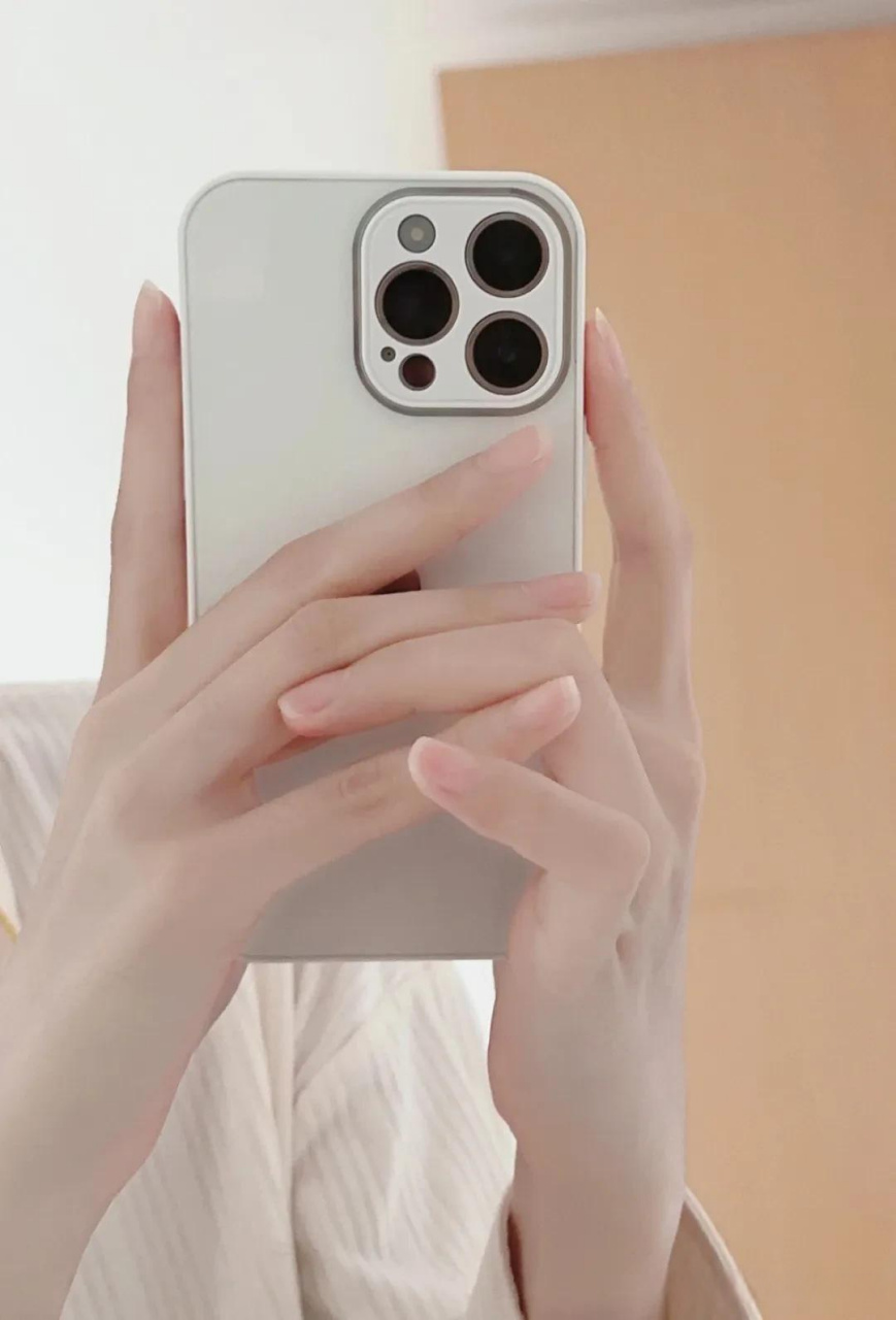 手手手这手机烫手 美丽的手指 三块多的手机壳