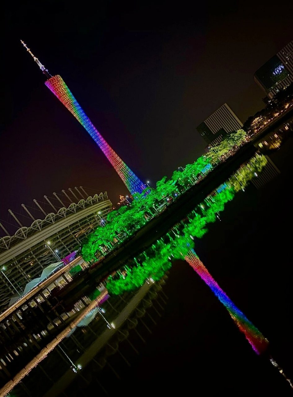 好肥的小蛮腰  想看看你们拍的广州塔 图一是东莞的小蛮腰