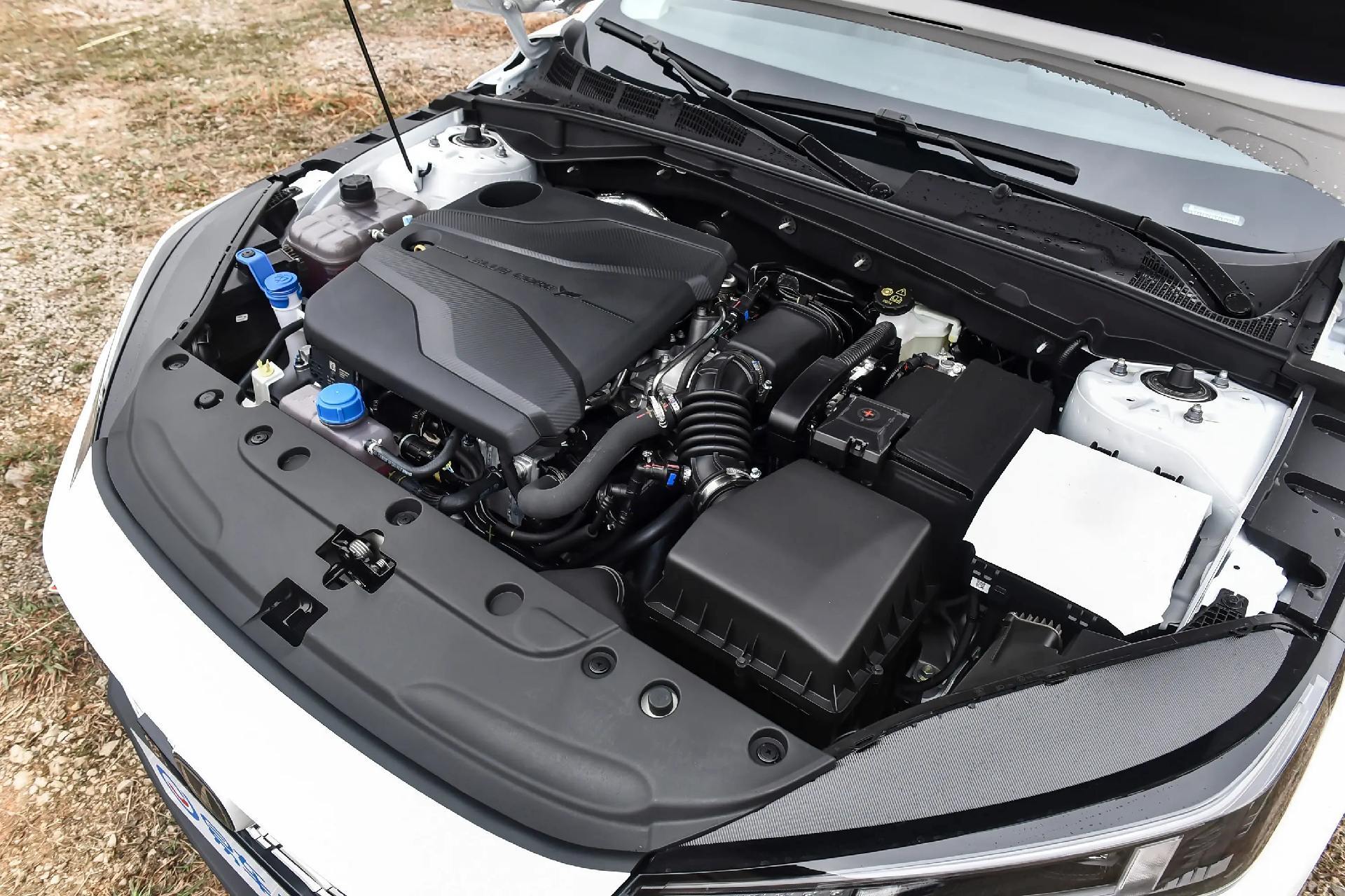 长安逸动1.5t蓝鲸动力发动机,搭载7挡湿式双离合变速箱.