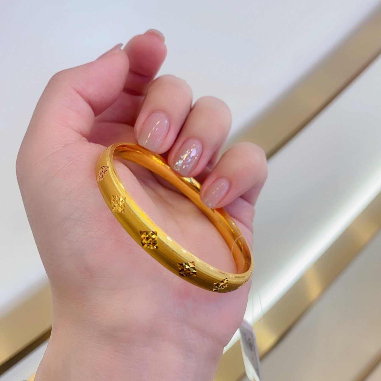 老凤祥新款黄金手镯