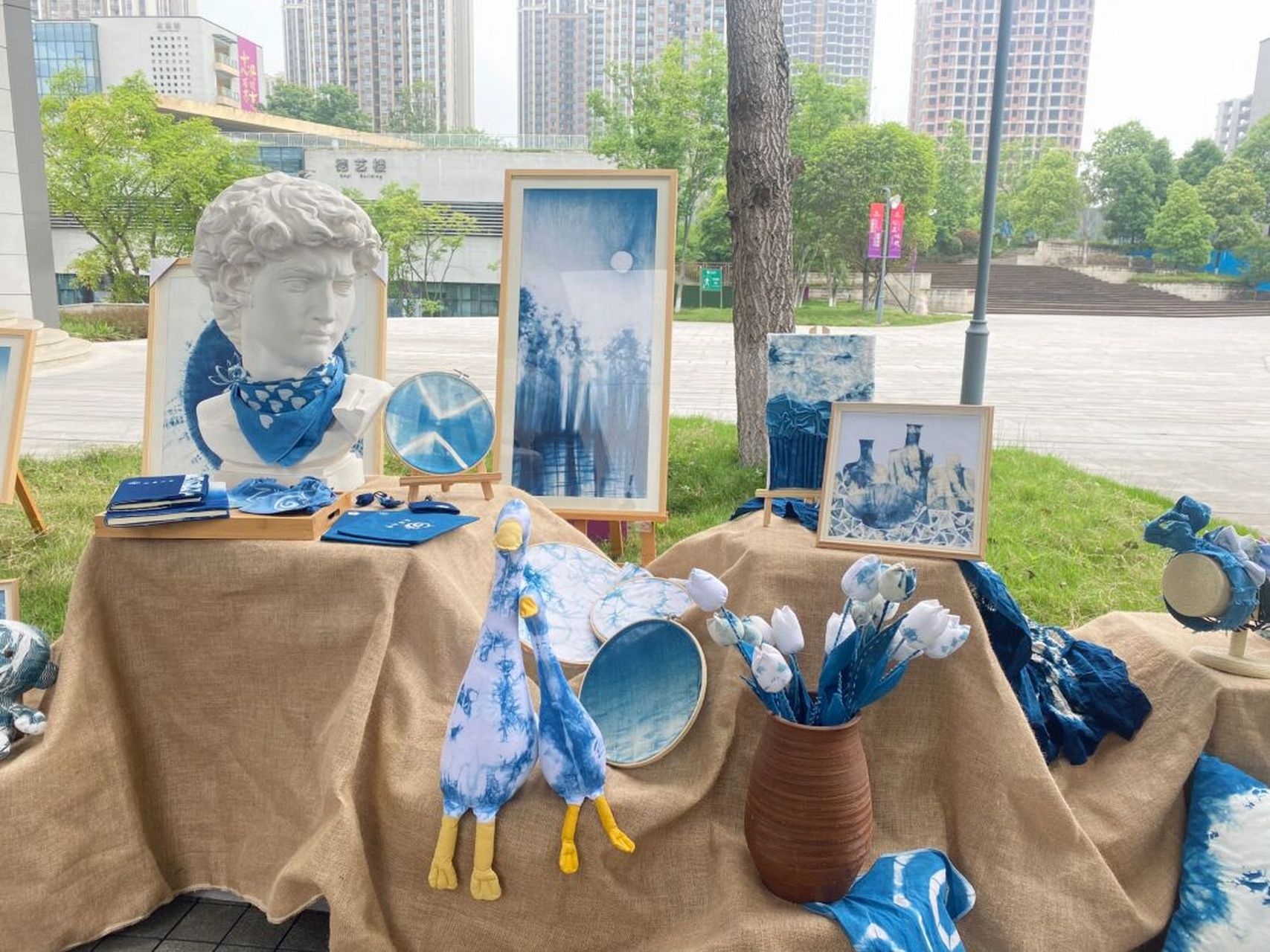 扎染校园展览      辛苦一周,扎染展览终于结束啦