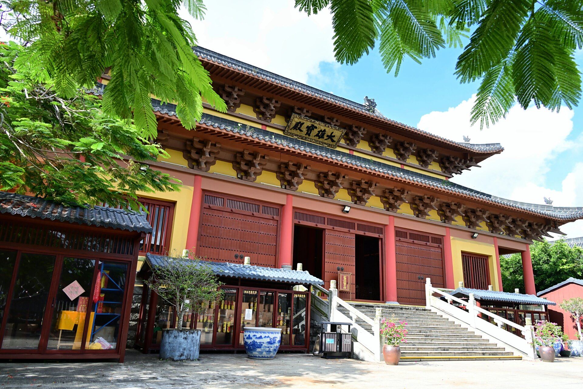 博鳌禅寺—海南礼佛圣地 博鳌禅寺是按正统禅宗寺院规制所建,进入寺庙