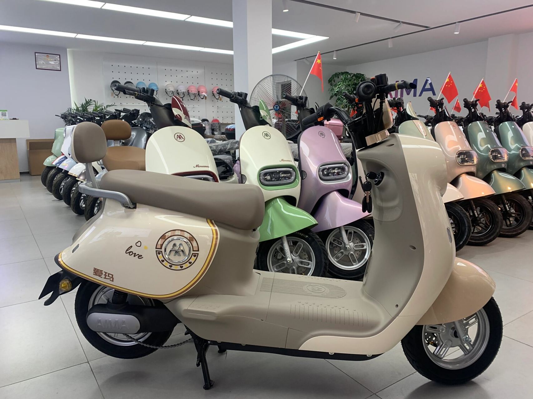 爱玛电动车#浦北爱玛电动车 新款车型爱玛爱琪 6个电瓶72伏 续 900