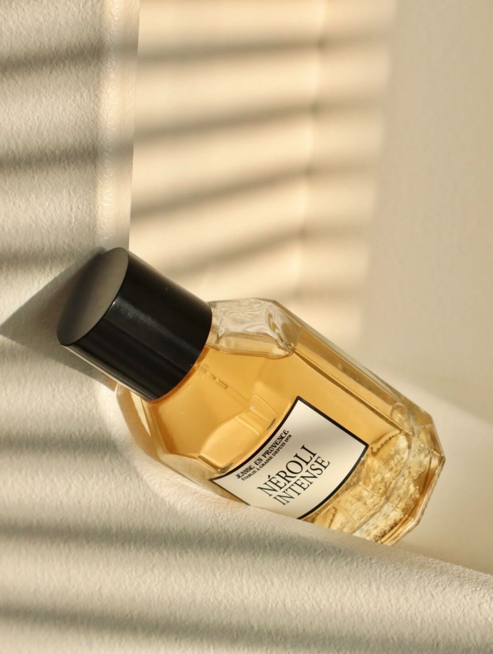 不知道为什么, 越是天冷,越想念夏天的橘子汽水味道.