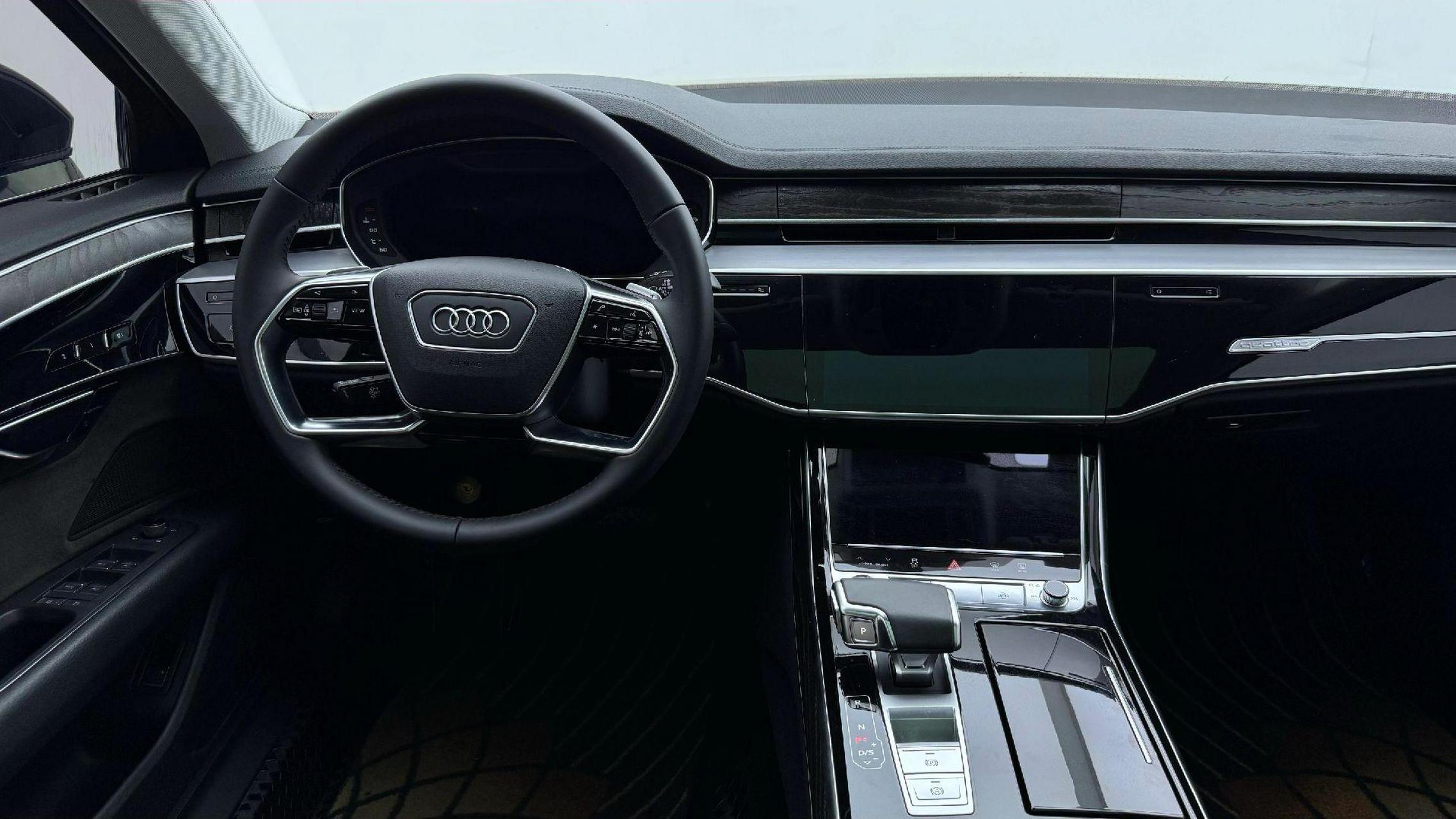 【车辆款型】奥迪a8l 【出厂日期】2020年9月 【上牌日期】2021年1月