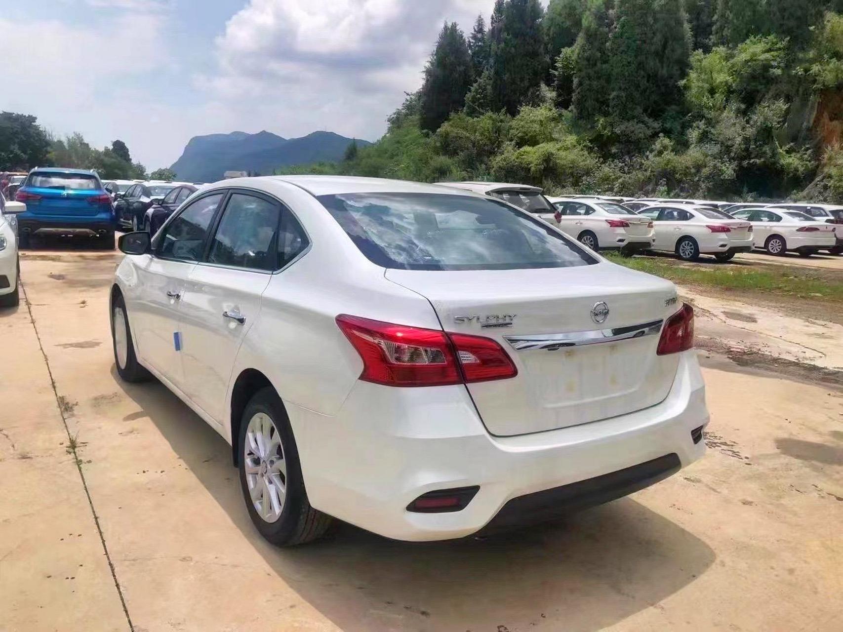 22款 经典轩逸舒适版  指导价108600(珍珠白 2000) 批发价76600 数量