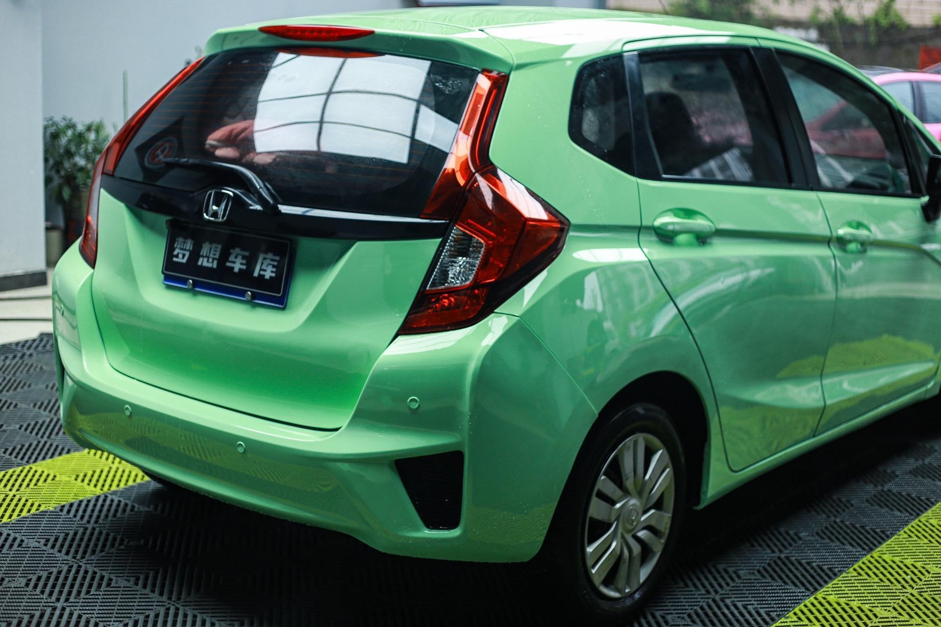 本田飞度改色灰蒙绿.夏日清新色系 瞬间凉爽了