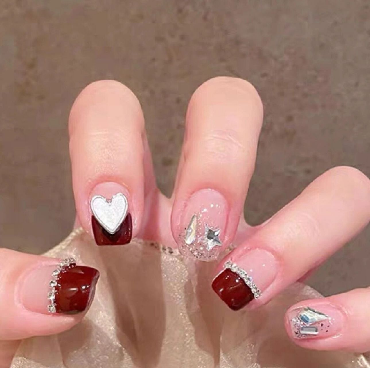 2023新年高级显白红色系美甲款式图片合集
