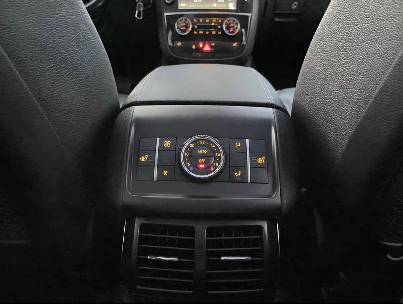 奔驰r级 16年 r400 4matic商务型 新车70几万   3.