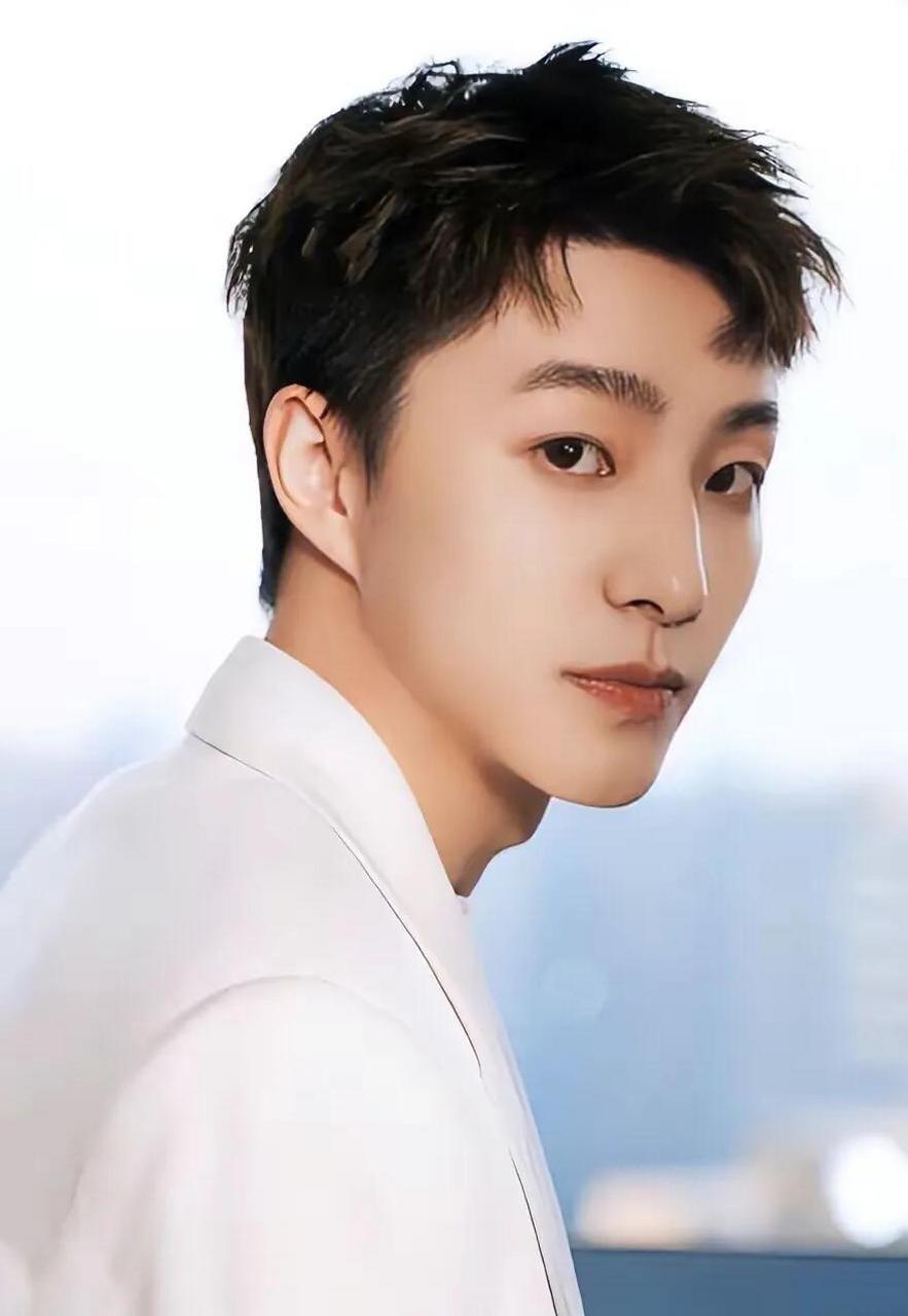 张欣尧这个非著名艺人"放飞自我",不会是月底两个大瓜之一吧?