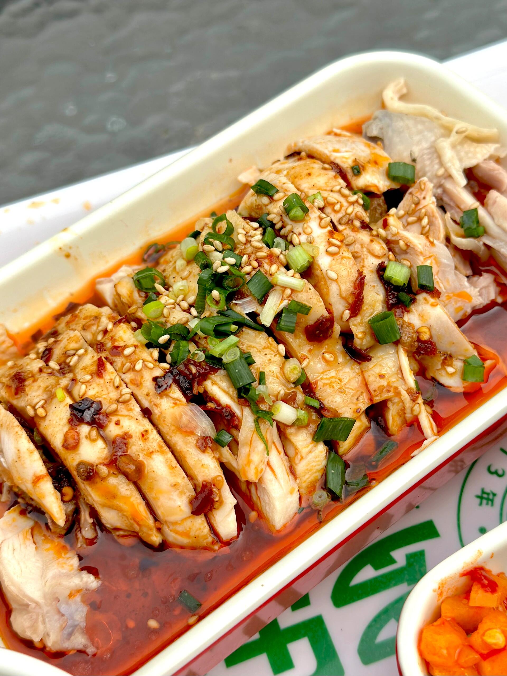 没人可以拒绝杨浦区第一名的口水鸡菜饭!