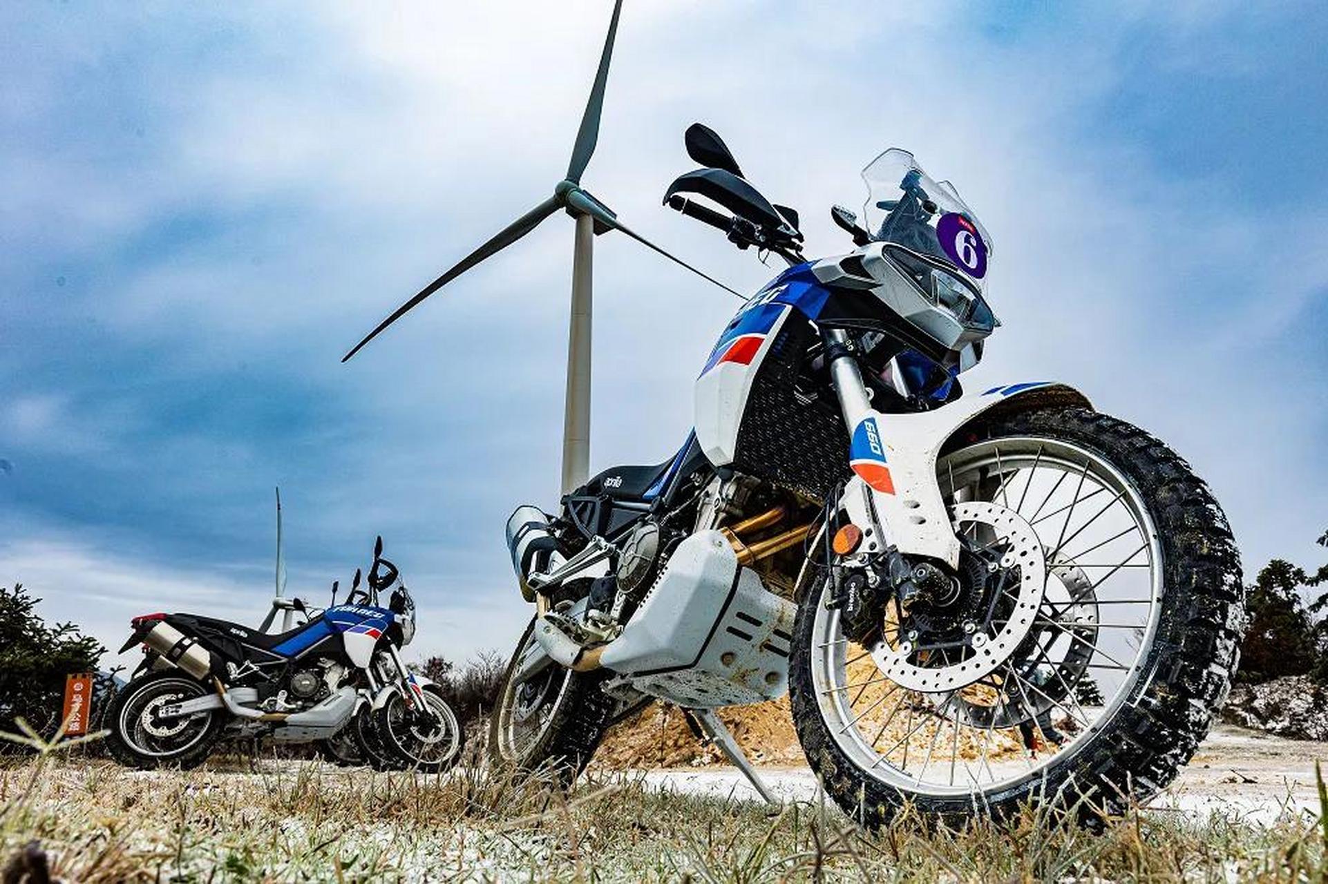 近日aprilia中量级硬派拉力车tuareg 660正式在国内上市,该车搭载