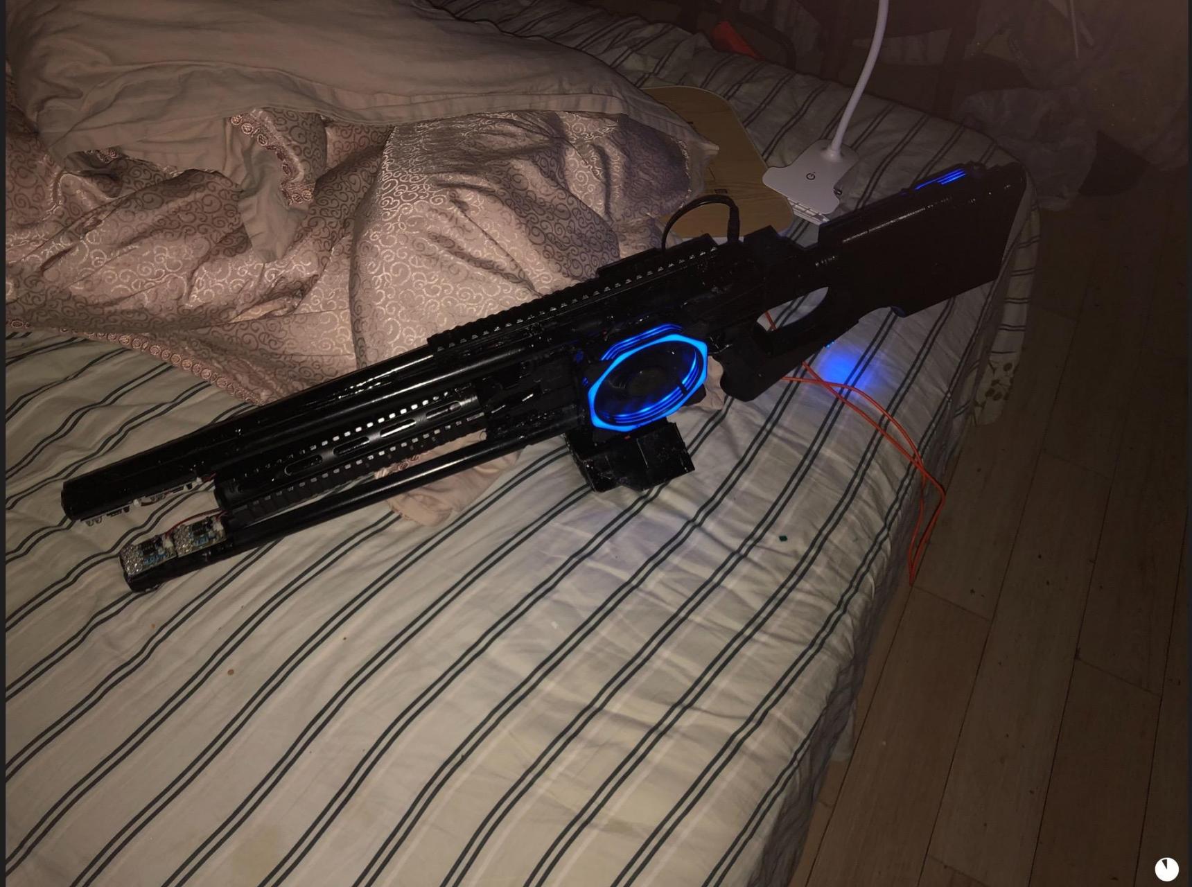 小学六年级时候改装的一把nerff发射器.