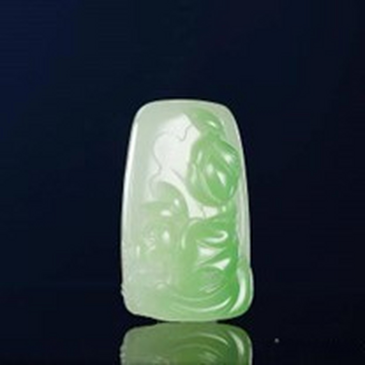 逢凶化吉的玉佩——刘伯温"莲叶托桃"  不知道各位读者朋友们喜不喜欢