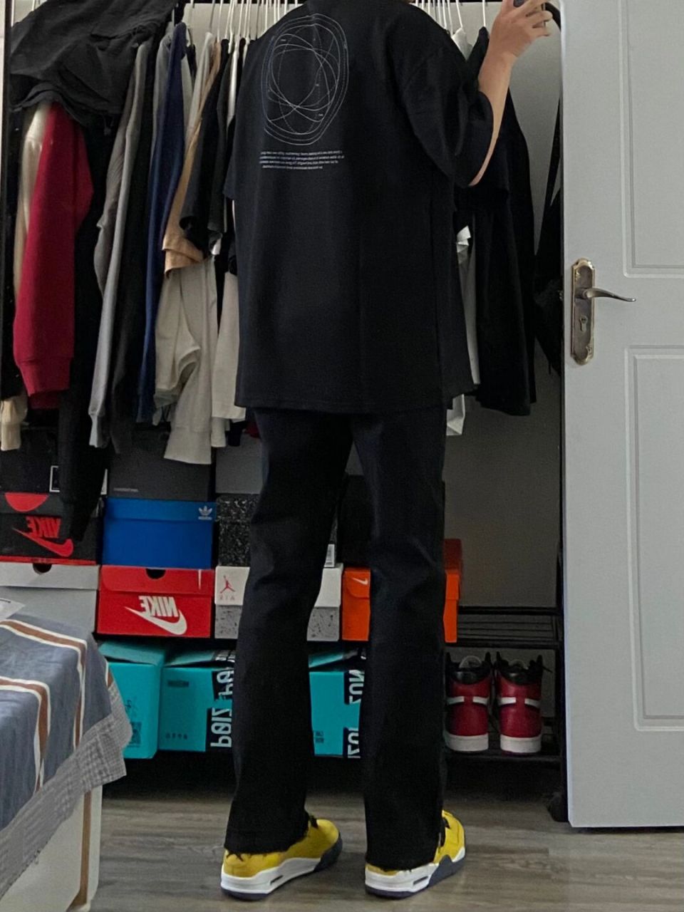 一身黑搭配aj4电母真的好帅好帅!