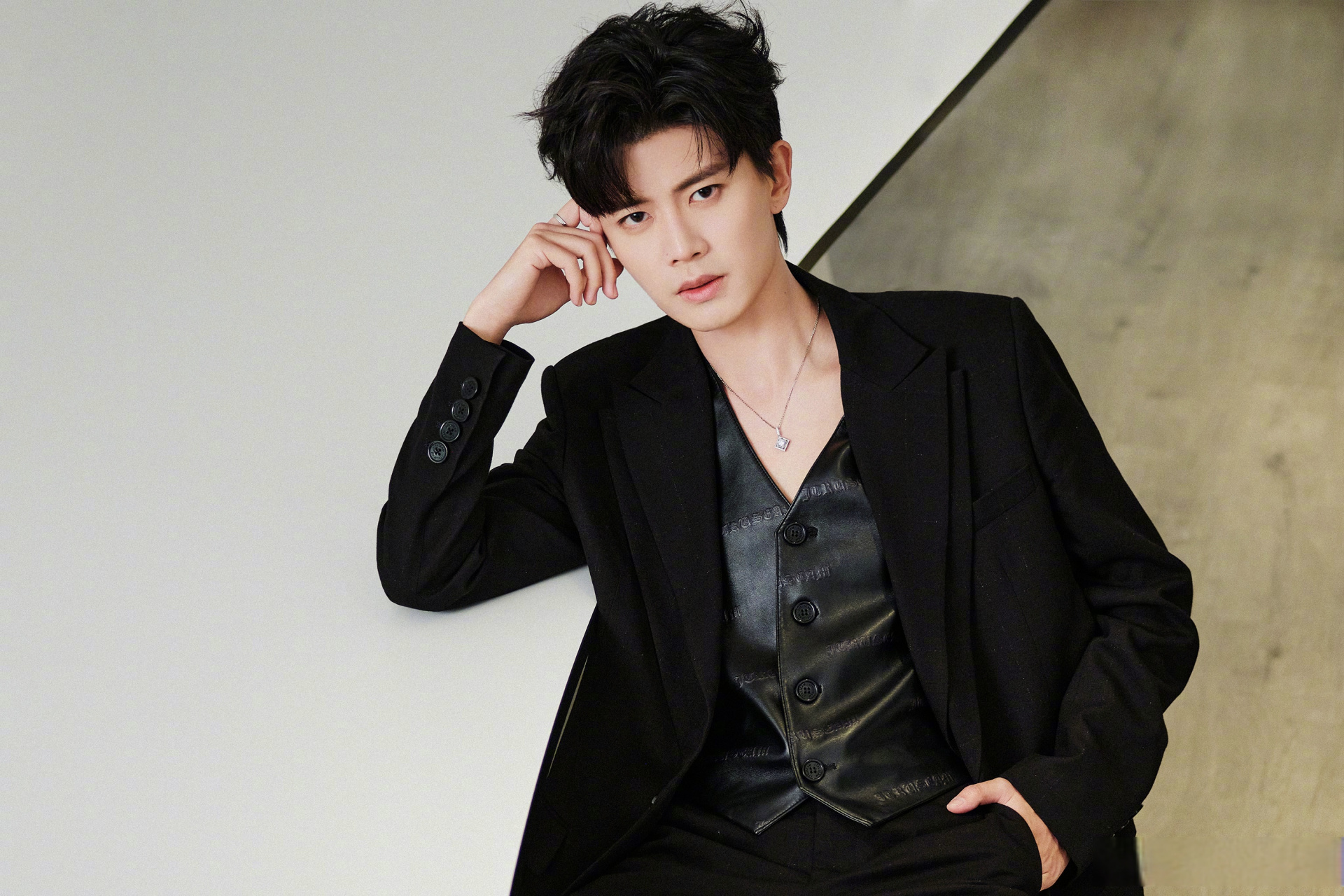 任嘉伦411生日快乐# 每一寸"任"苒时光,珍爱有"嘉",无与伦比.