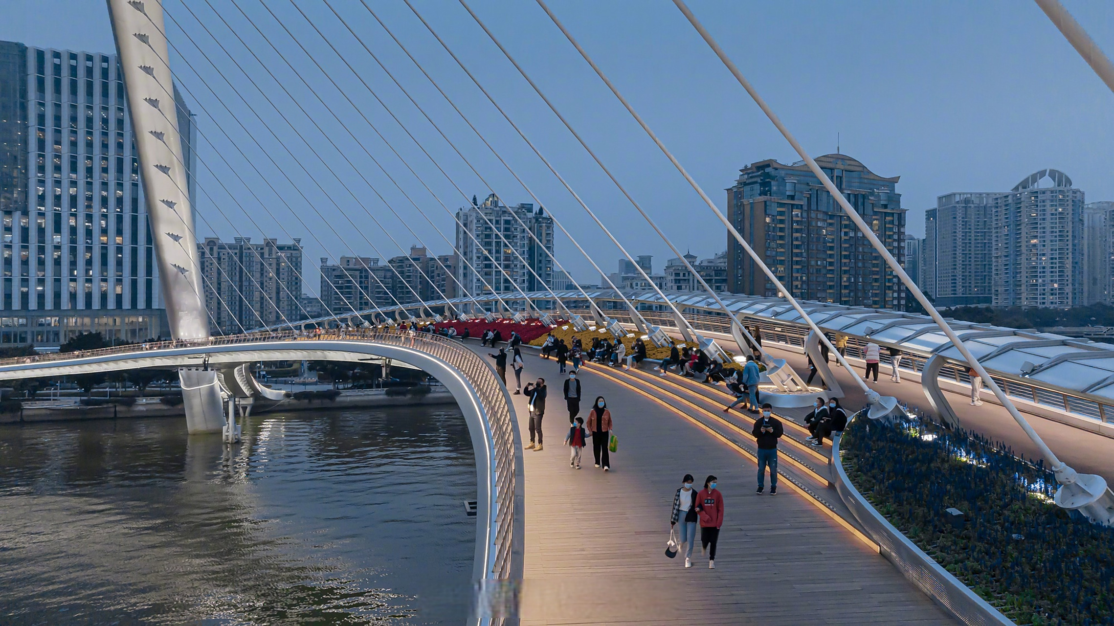 在本届世界人行桥奖评审中,海心桥以其独特的原创造型,地域文化特征