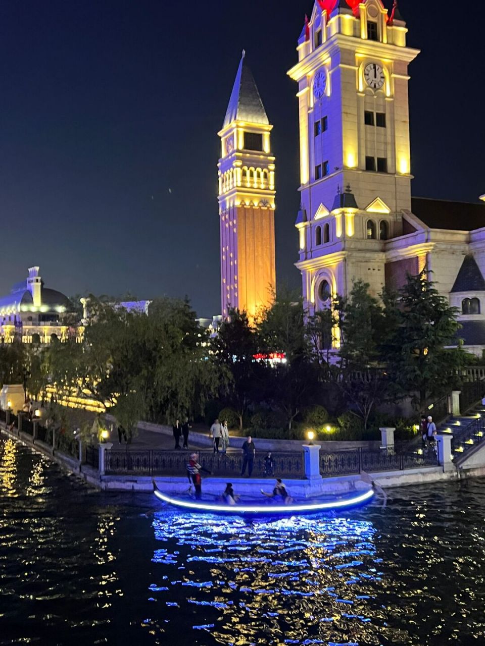 大连威尼斯水城夜景图片