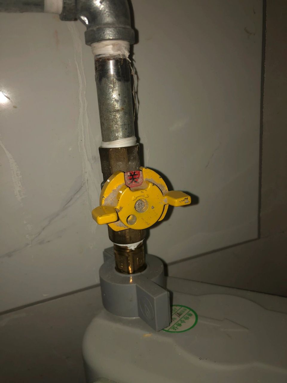 天然气阀门,怎么开 这它喵的是什么人设计的,往哪边都弄不动!