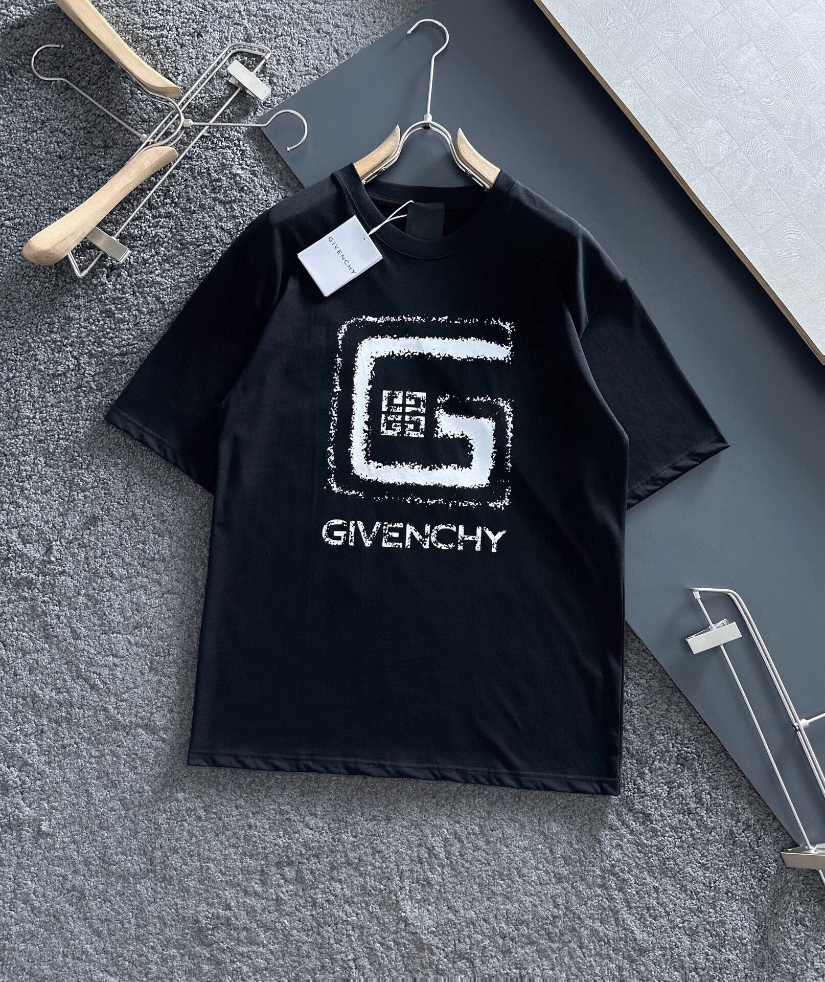 选一件你喜欢的纪梵希logo t恤,真的香❤️  givenchy纪梵希2023