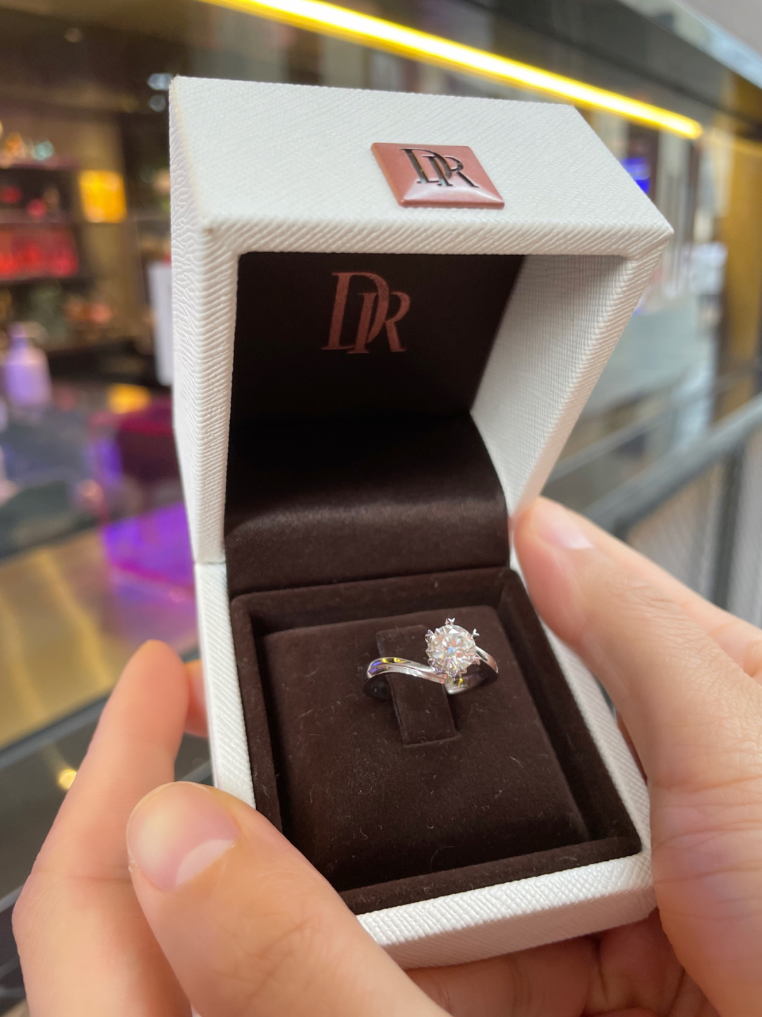 以前只在网上羡慕别人收到的dr钻戒,羡慕那种被人坚定选择,用心去爱的
