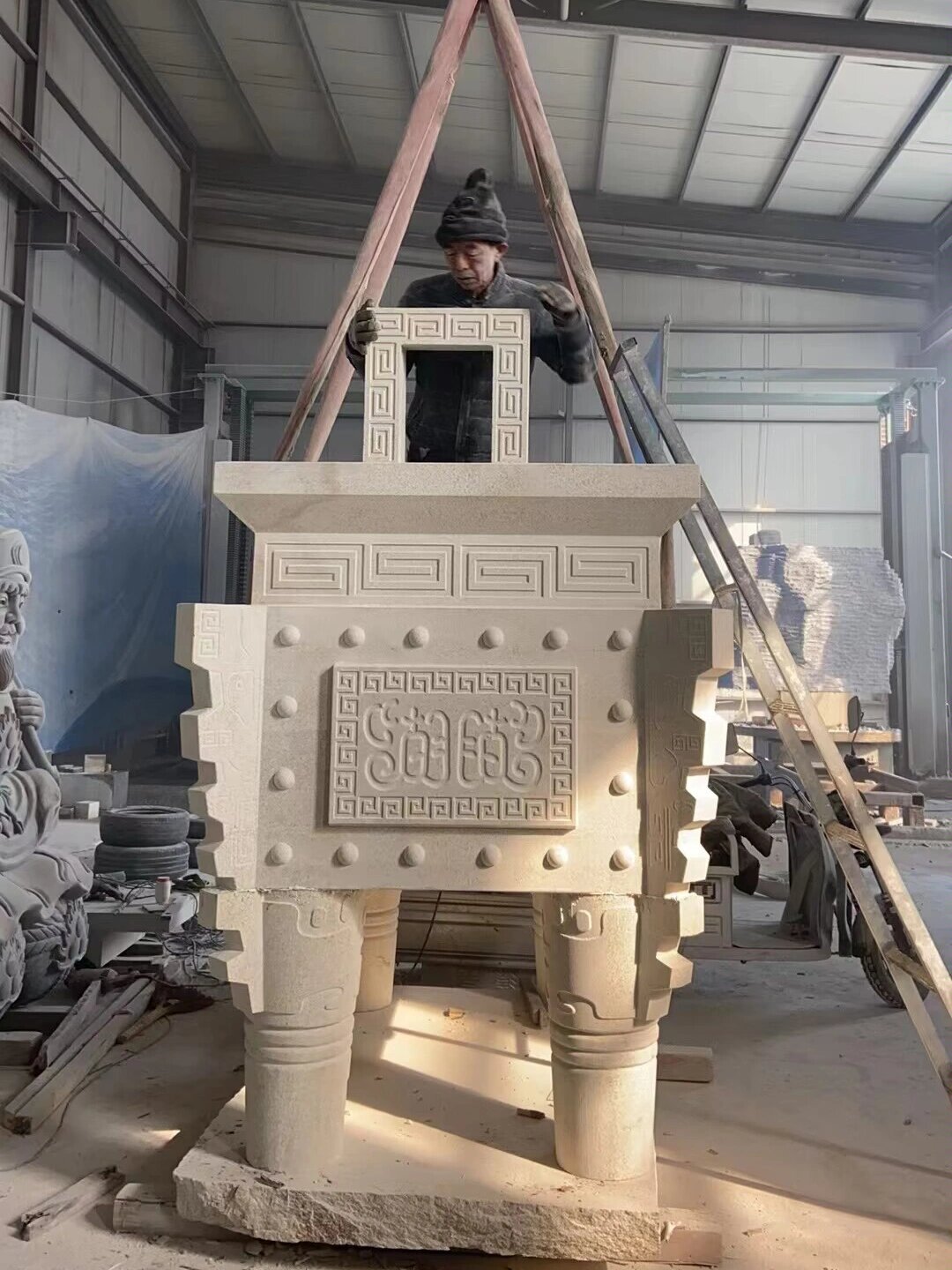 辉煌传承:鼎盛千秋石鼎,赋予校园新灵魂