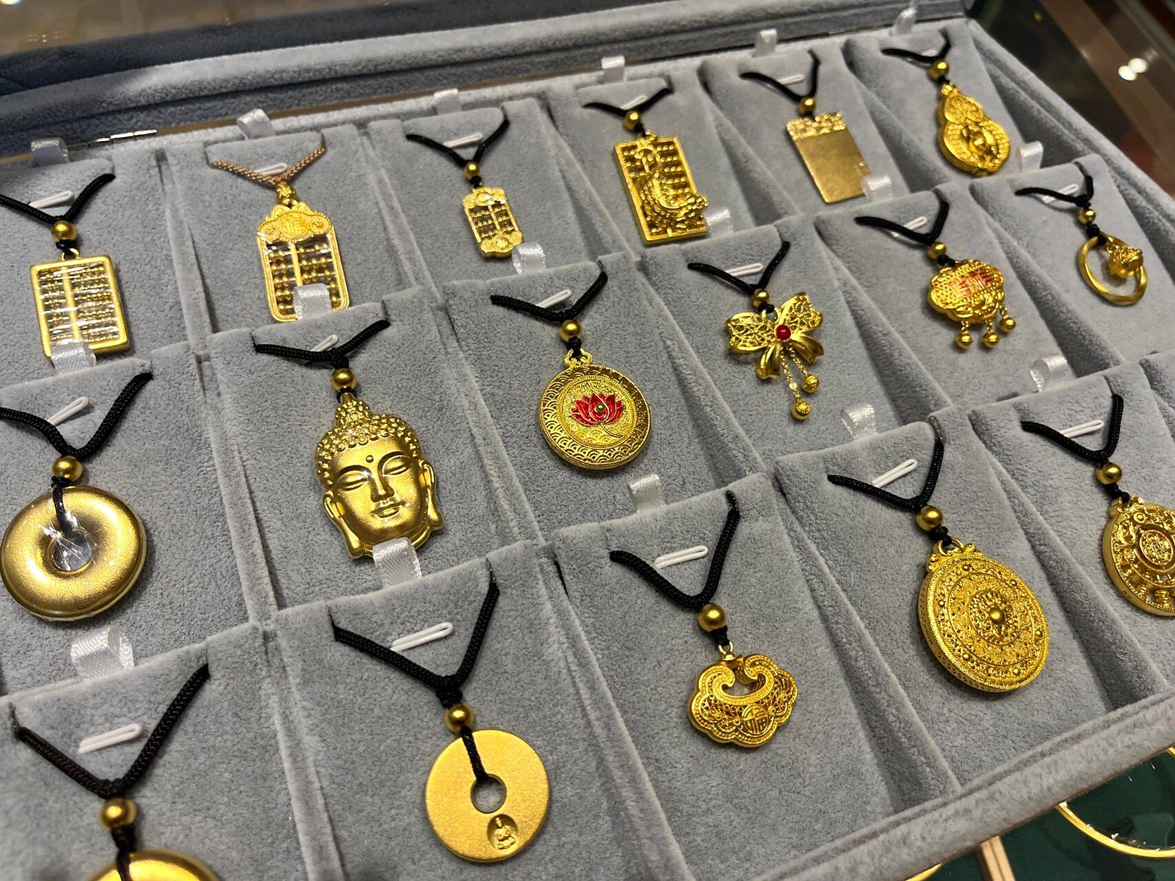 老凤祥古法金吊坠～ 新款到货 古法金吊坠99