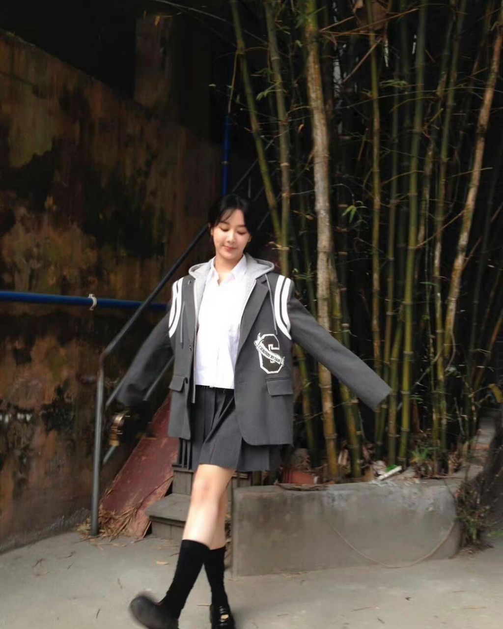 杨紫同款|20230411|杨紫ins更新 补更miumiu 女孩 外套| 衬衫| miu