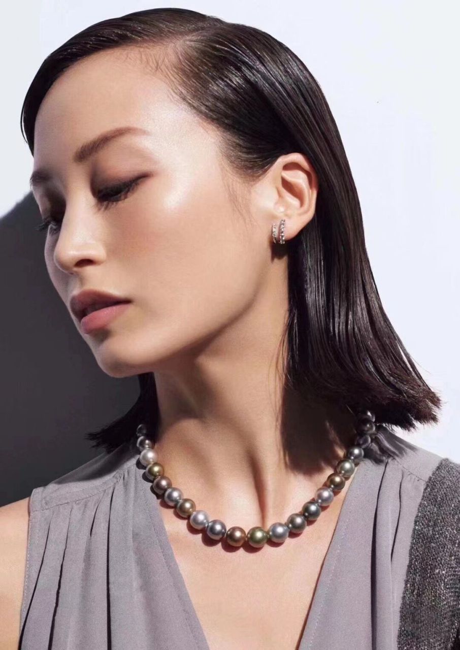 黑珍珠项链佩戴参考,越简单越有质感,独立美 黑珍珠家族无论纯色