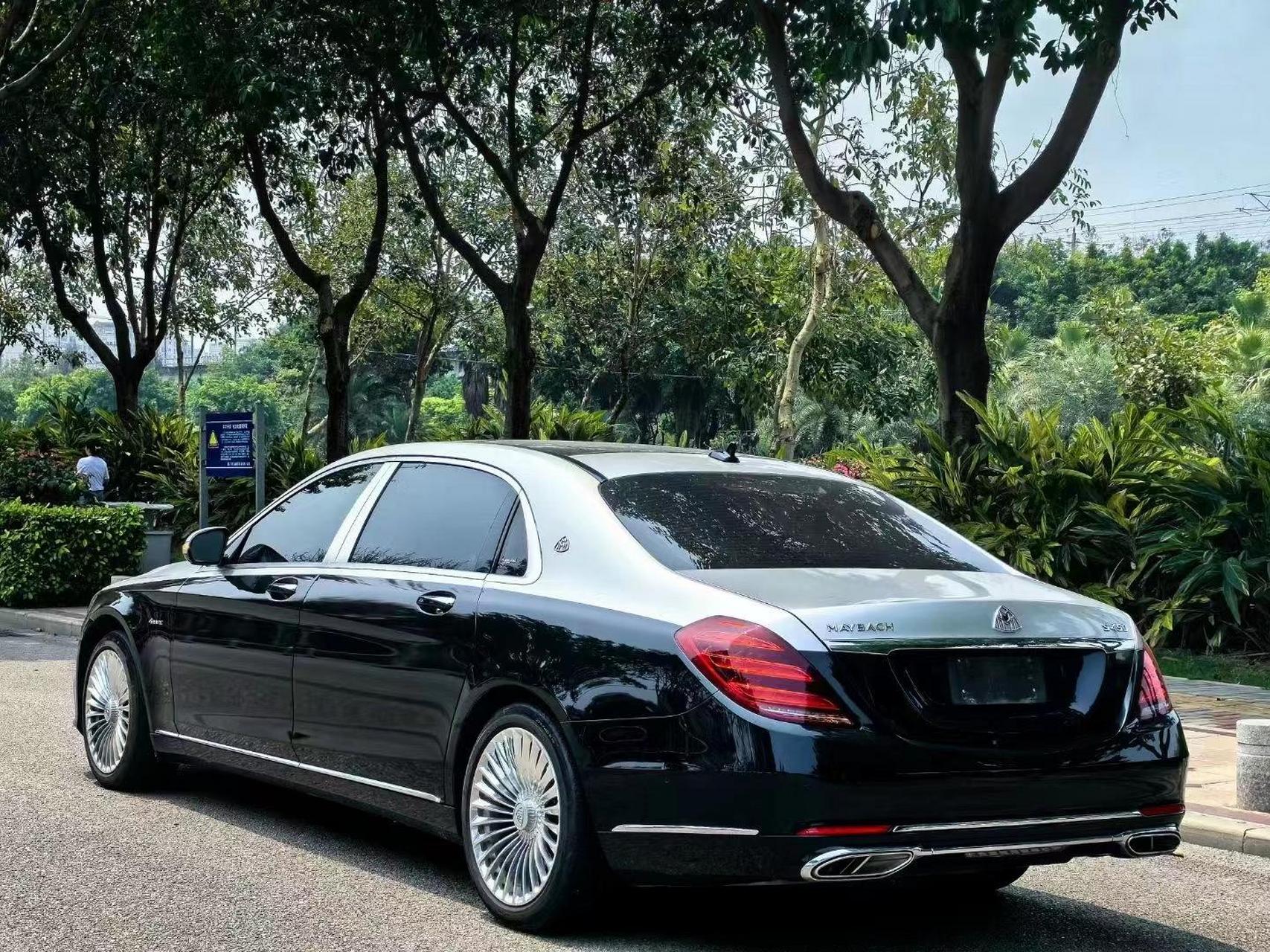 18年奔驰迈巴赫s450 双拼色棕内  成色极品 配置到顶  内饰9成新 公里