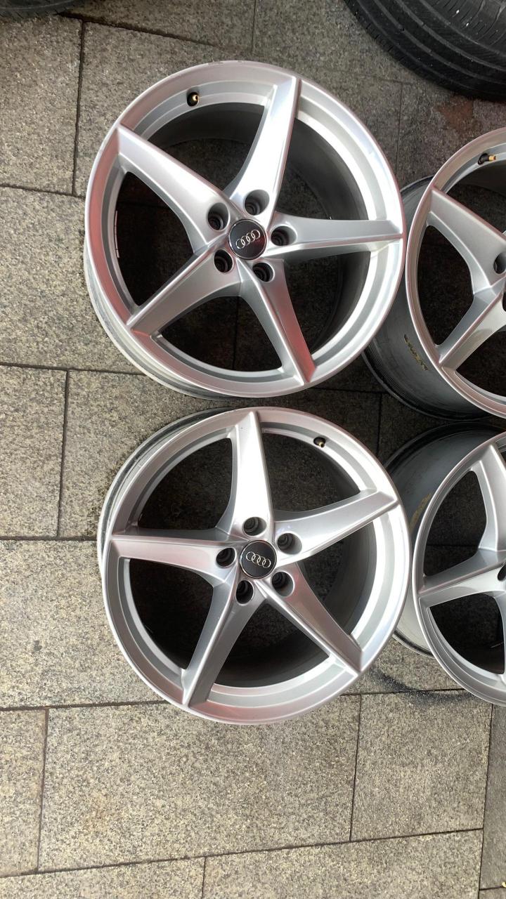 奥迪a5原厂18寸五星轮毂,原装正品轮毂 轮毂型号:18寸8.