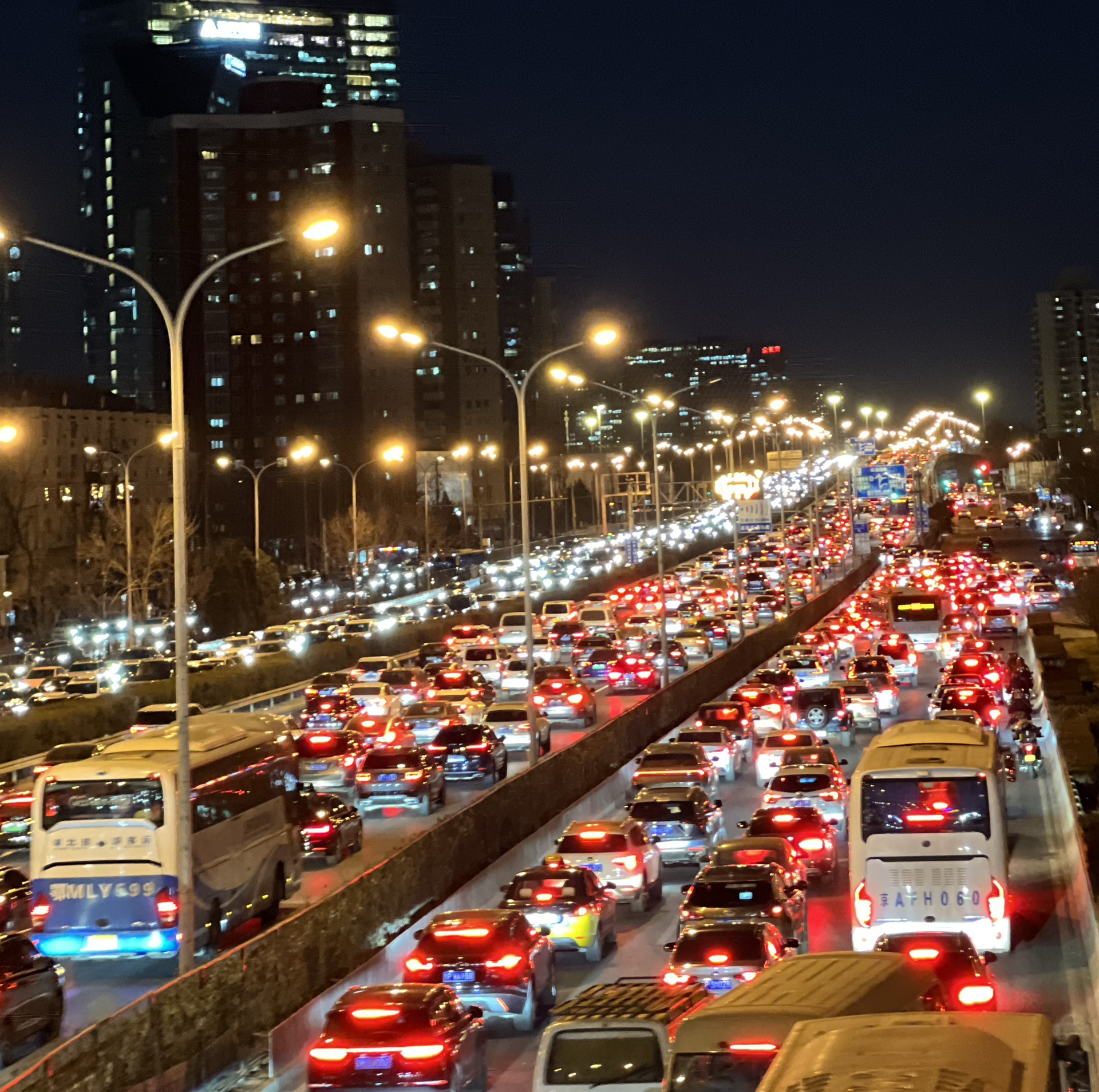 北京这堵车情况世界上也少有吧!