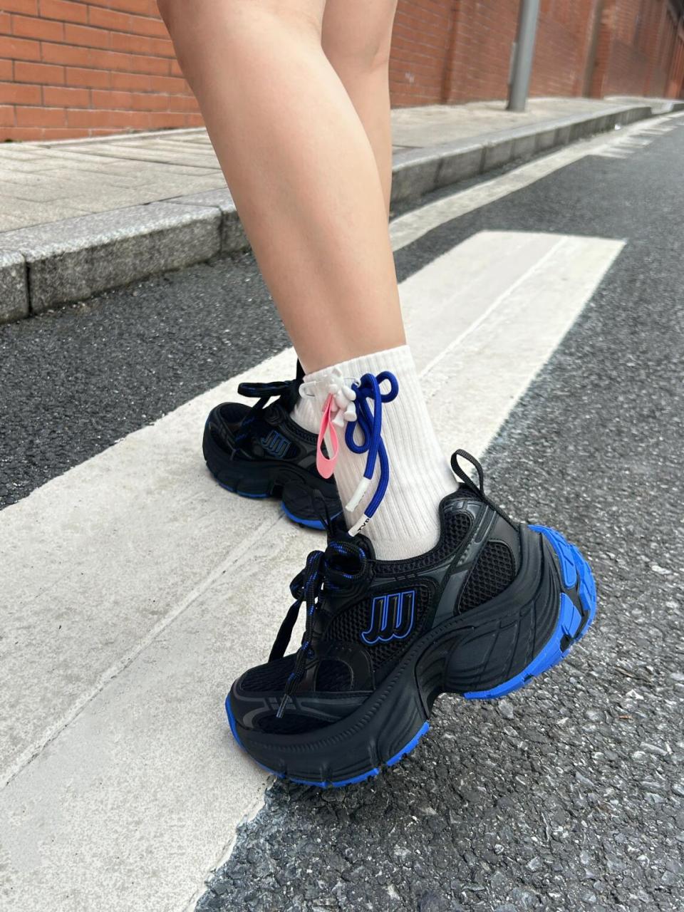 7415joychio丁达尔轮胎鞋 以前花上千买品牌鞋的年代已经过去了