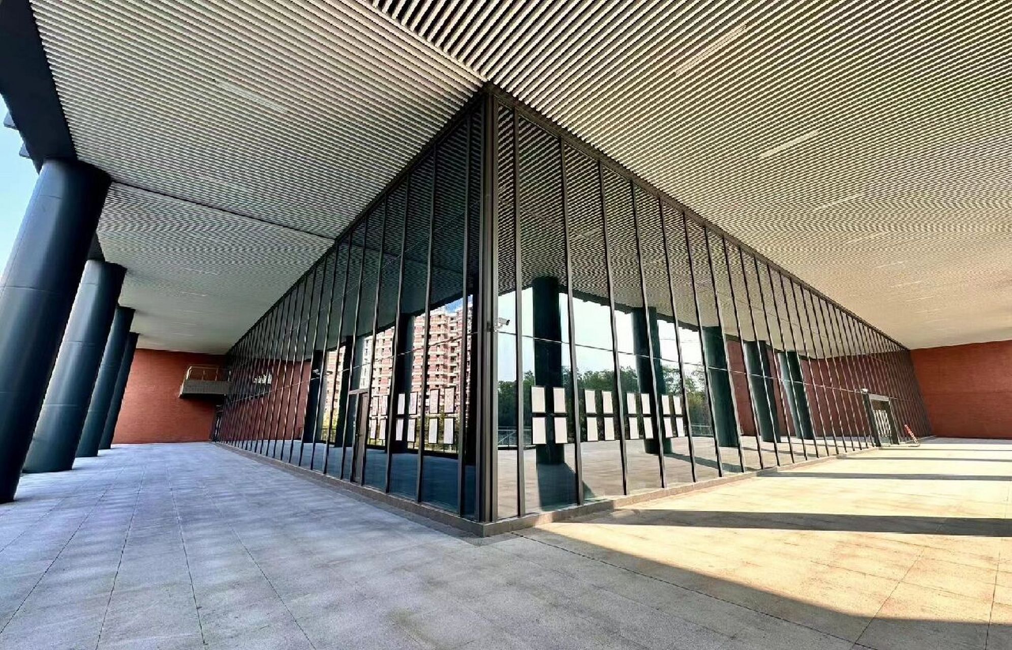 广东工贸职业技术学院白云校区新图书馆 这个是我们学校的新图书馆哦