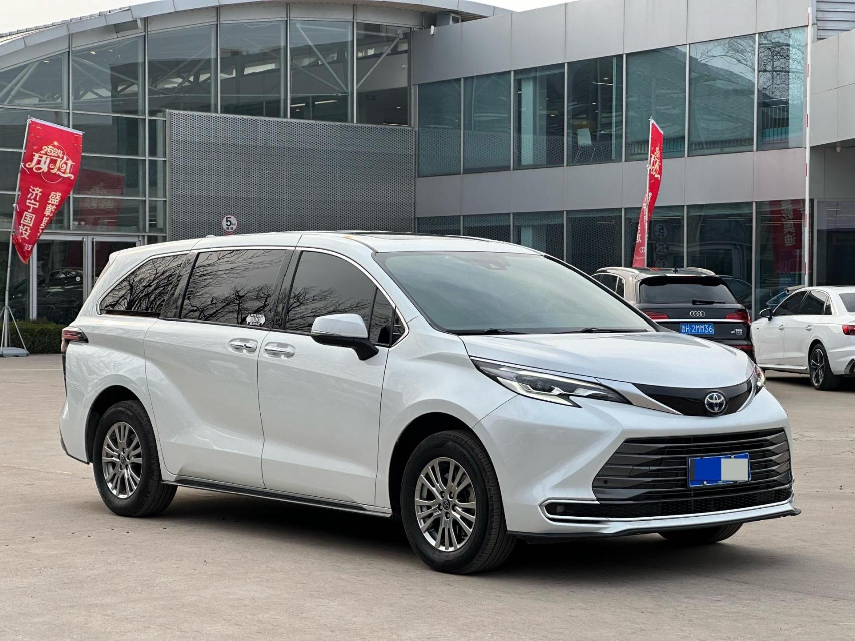 22年丰田塞纳 2.