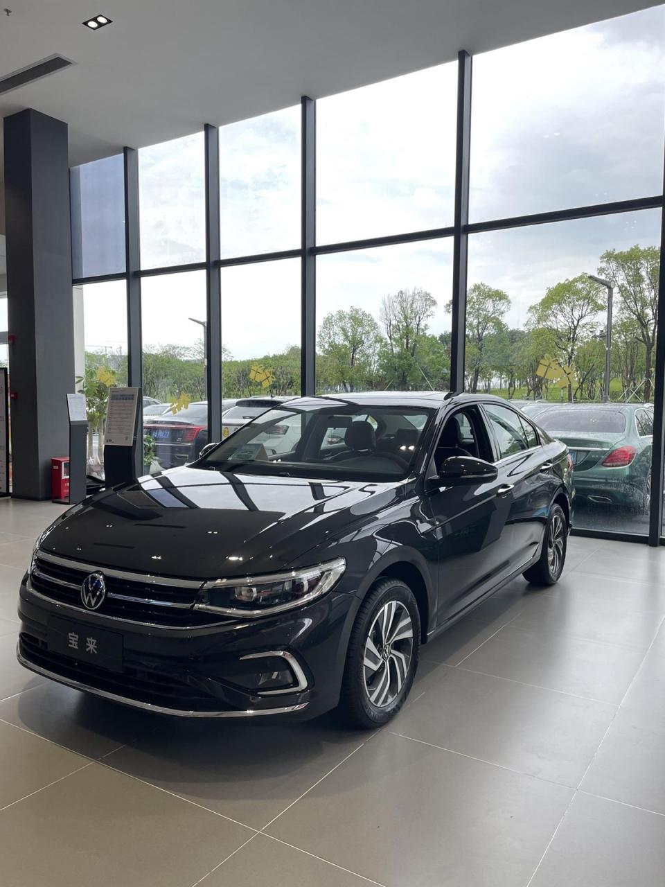 一汽大众宝来2024全新报价来啦!宝来1.2t悦行导航版 指导价:130100